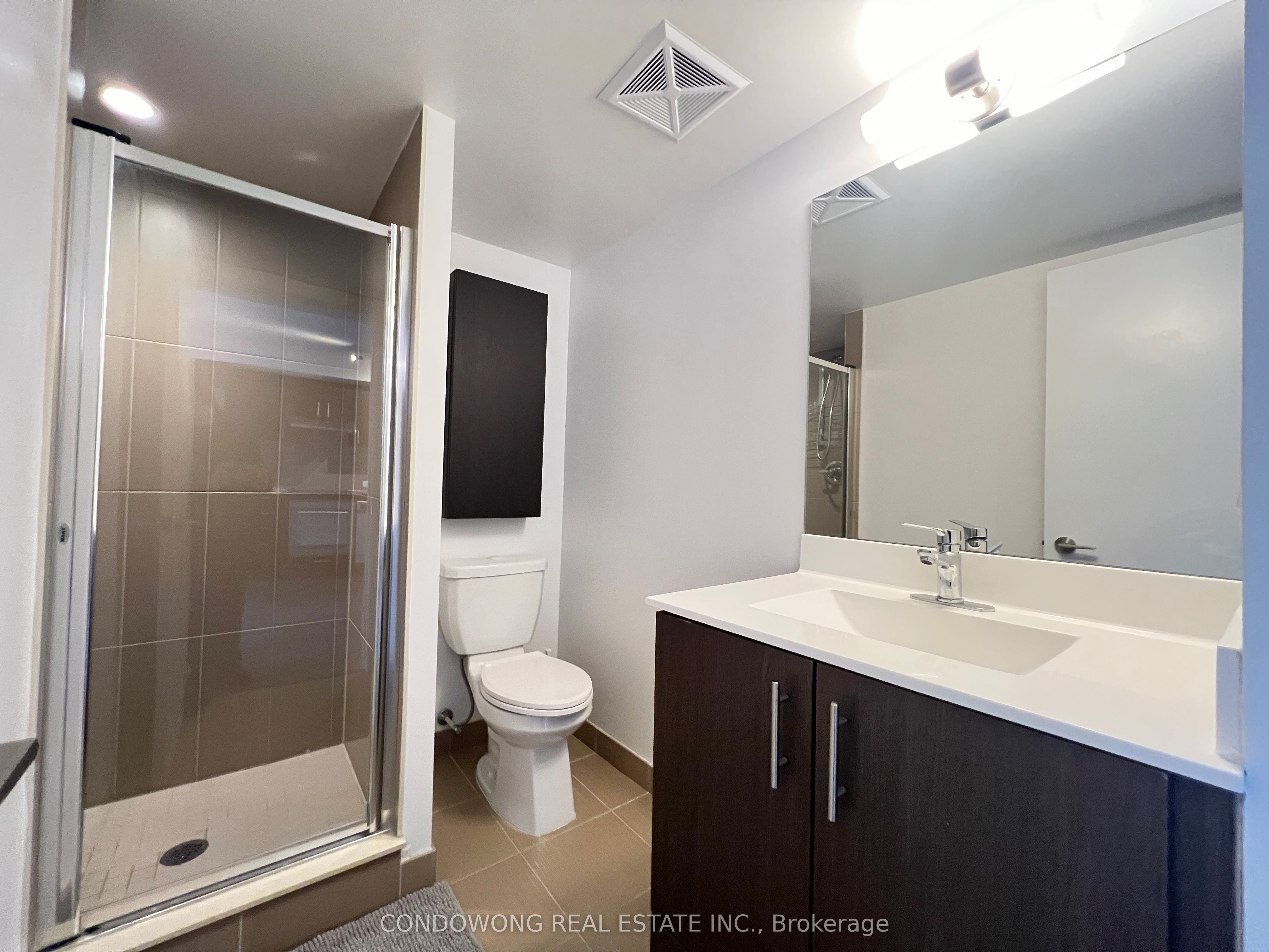 255 Village Green Square 1701 Property Photo 6