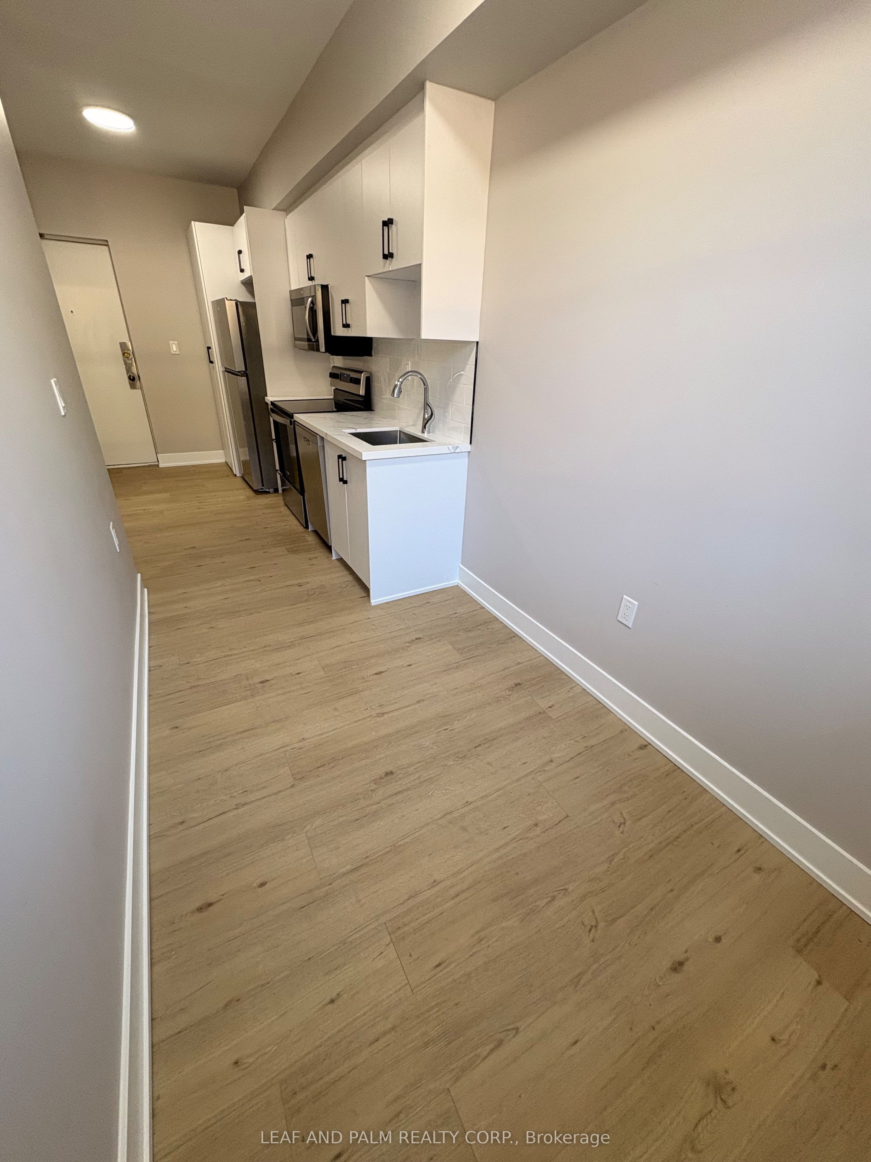 1689 Victoria Pk Avenue 100 Property Photo 3