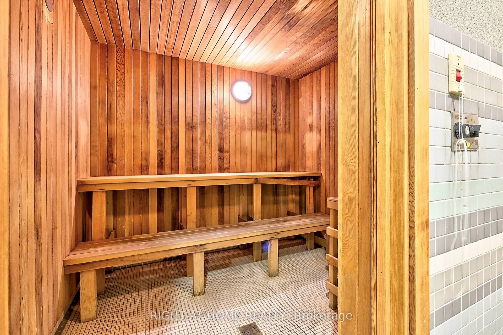 68 Grangeway Avenue 1612 Property Photo 14