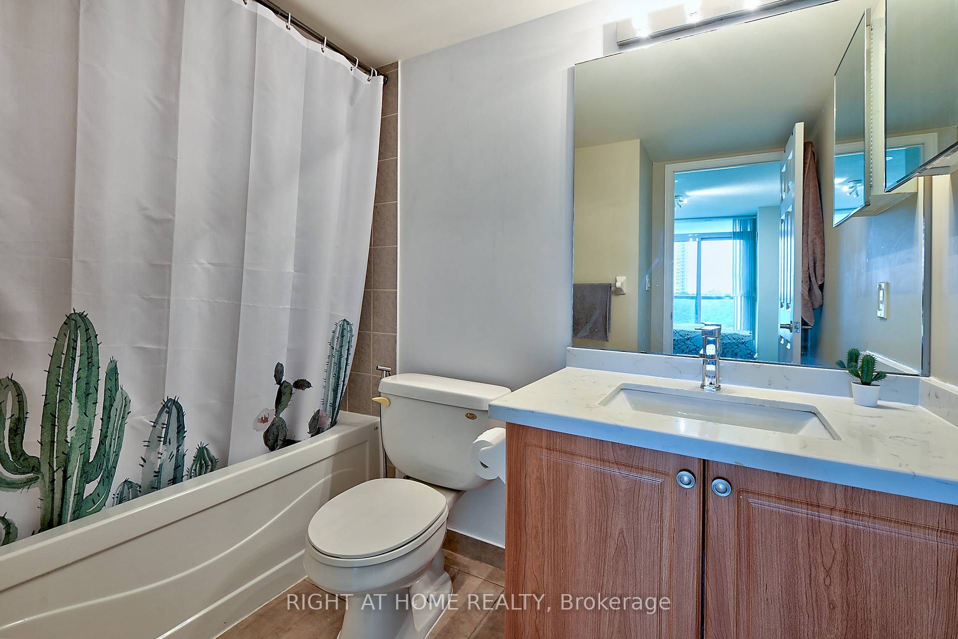 68 Grangeway Avenue 1612 Property Photo 21