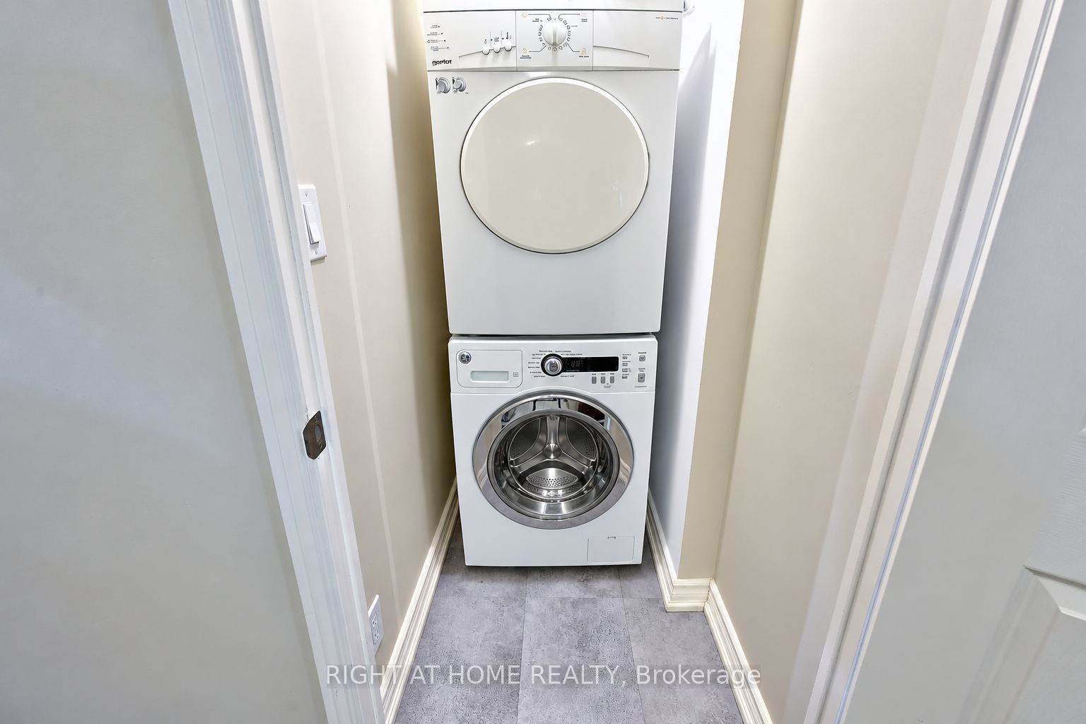 68 Grangeway Avenue 1612 Property Photo 25
