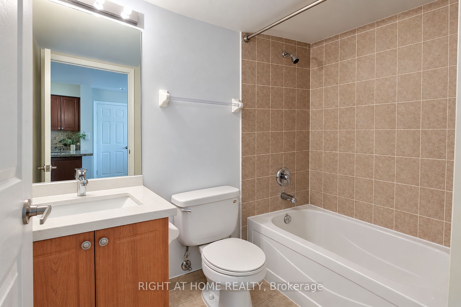68 Grangeway Avenue 1612 Property Photo 27