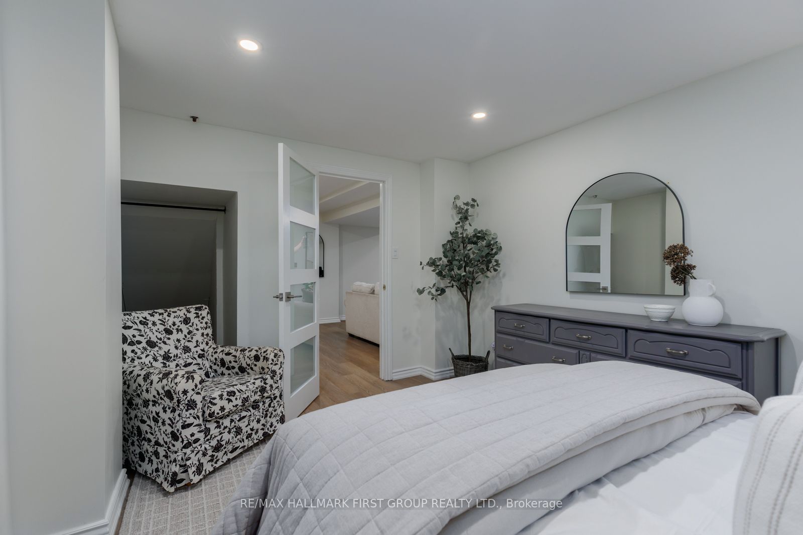 148 Sandringham Drive Property Photo 37