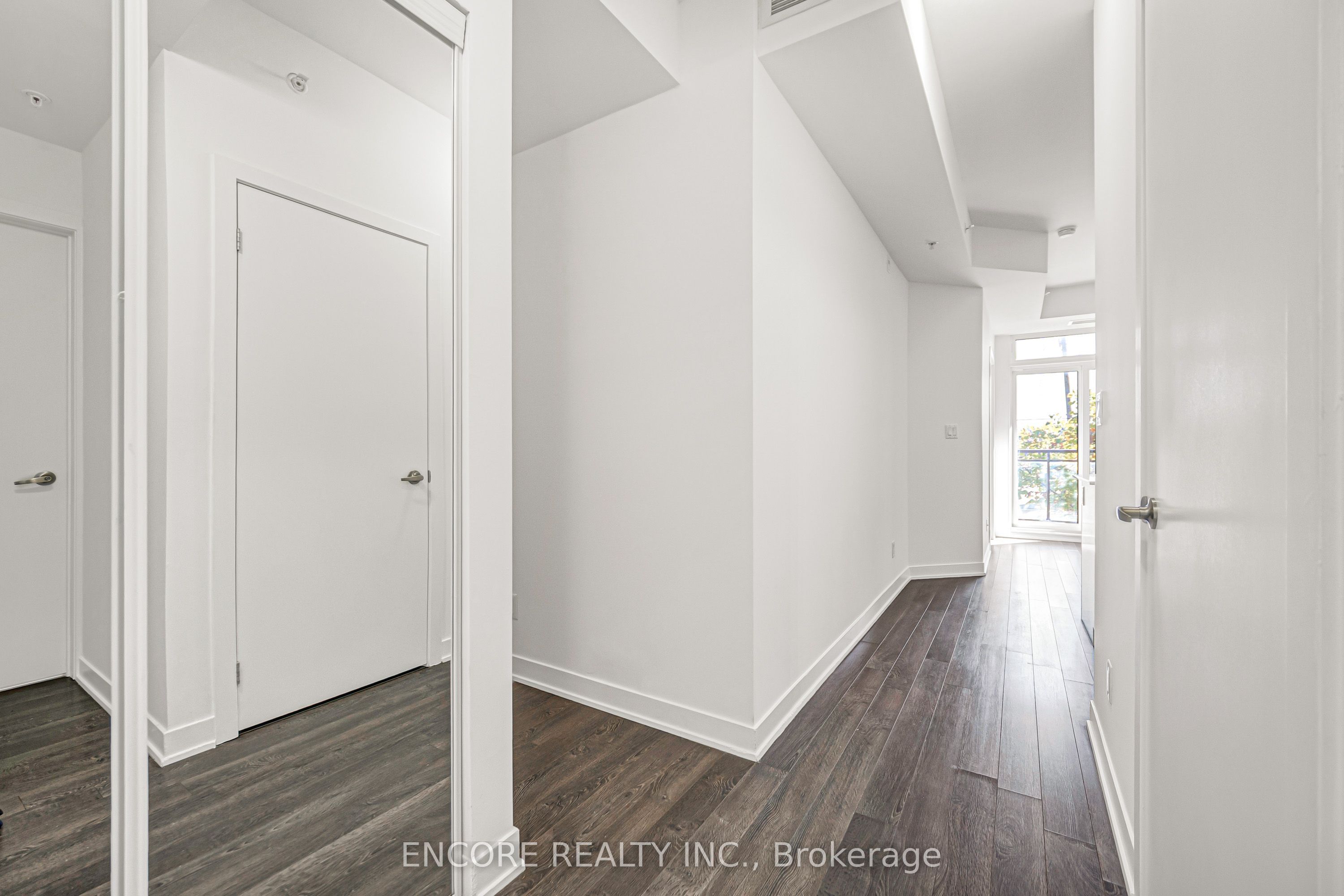 3560 St Clair Avenue E 215 Property Photo 8