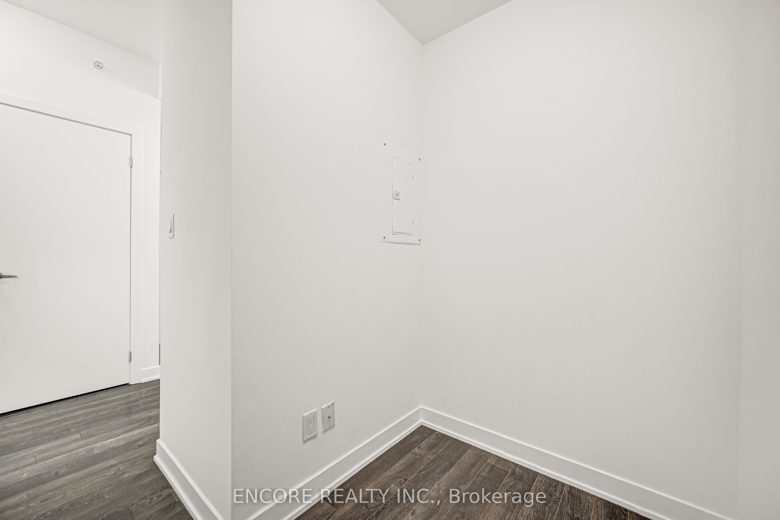 3560 St Clair Avenue E 215 Property Photo 12