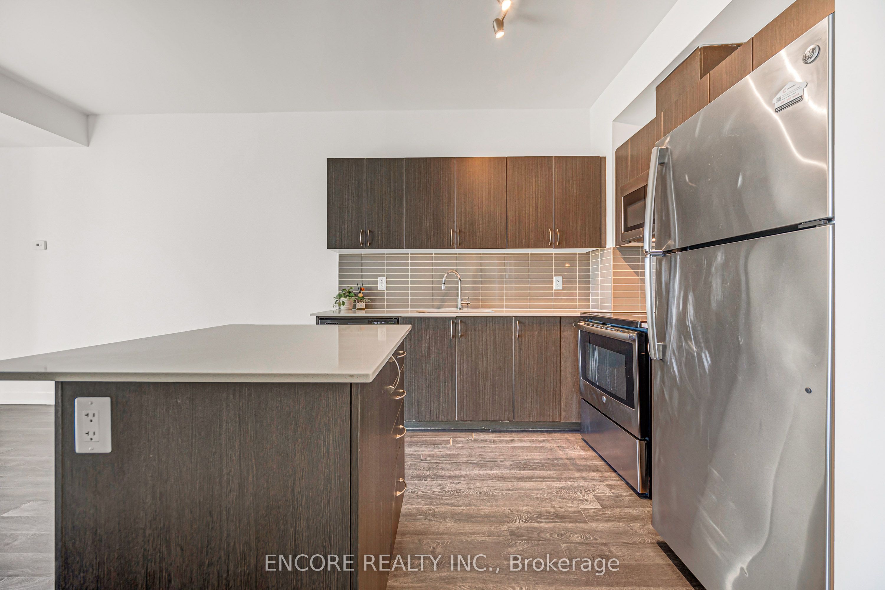 3560 St Clair Avenue E 215 Property Photo 13