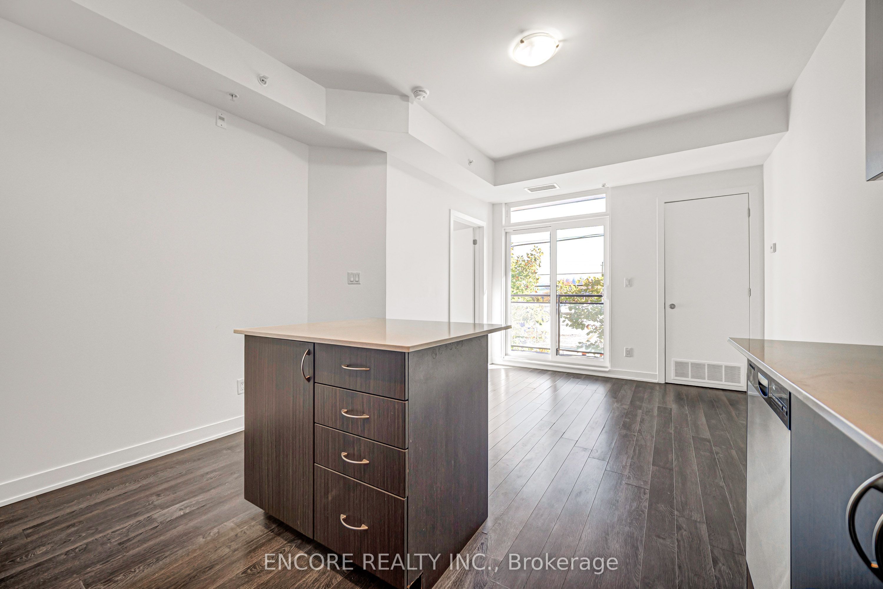 3560 St Clair Avenue E 215 Property Photo 16