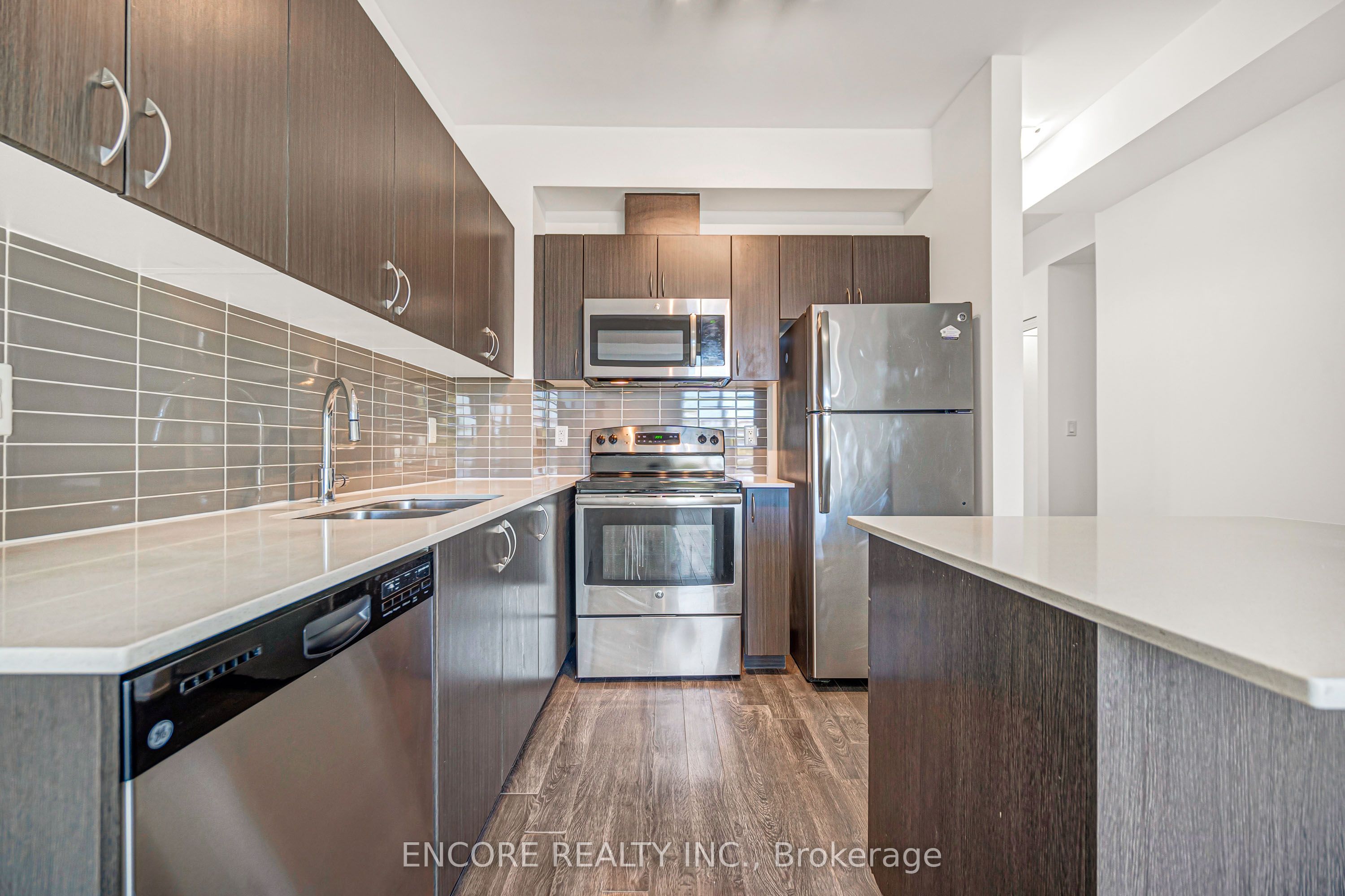 3560 St Clair Avenue E 215 Property Photo 18