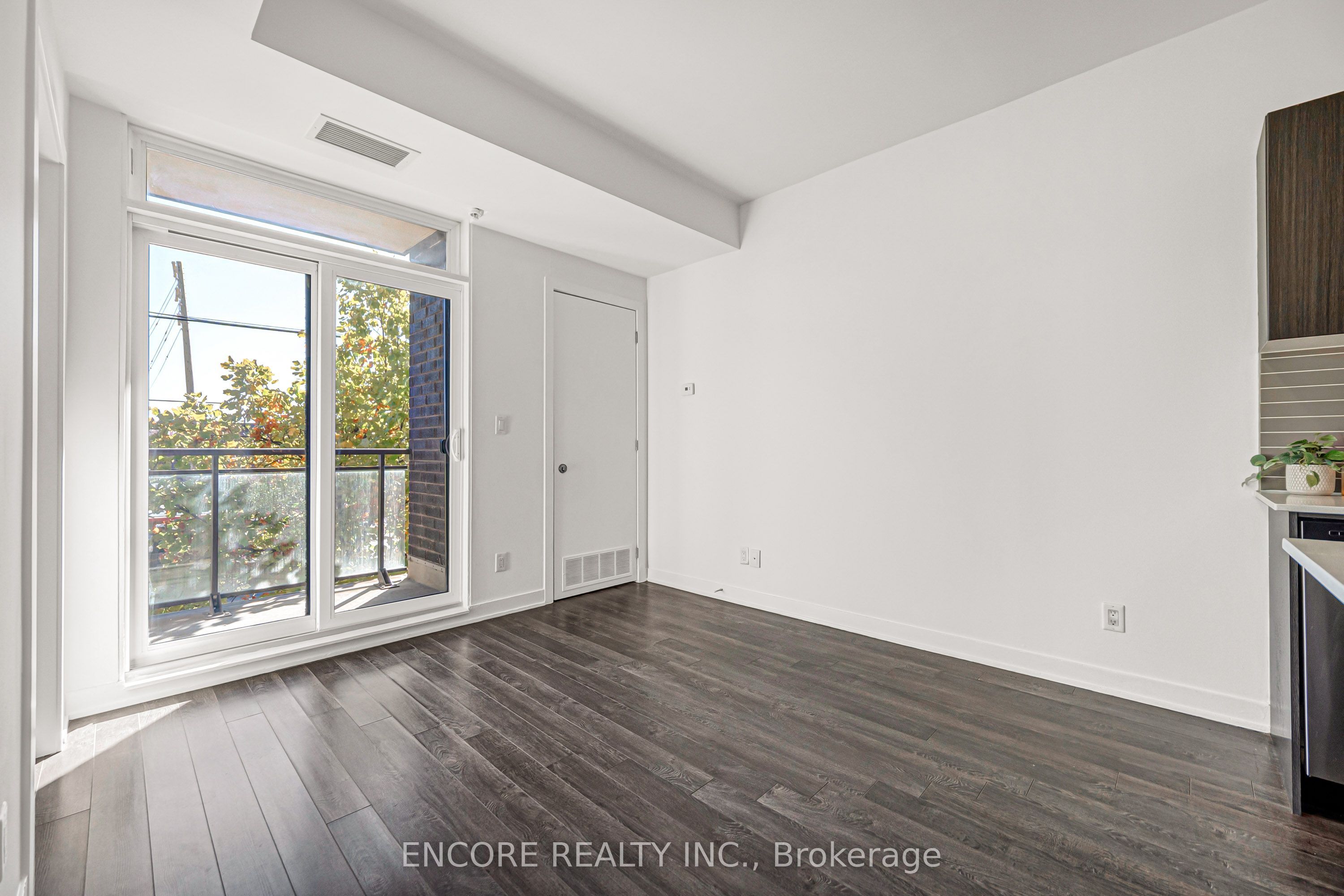 3560 St Clair Avenue E 215 Property Photo 21