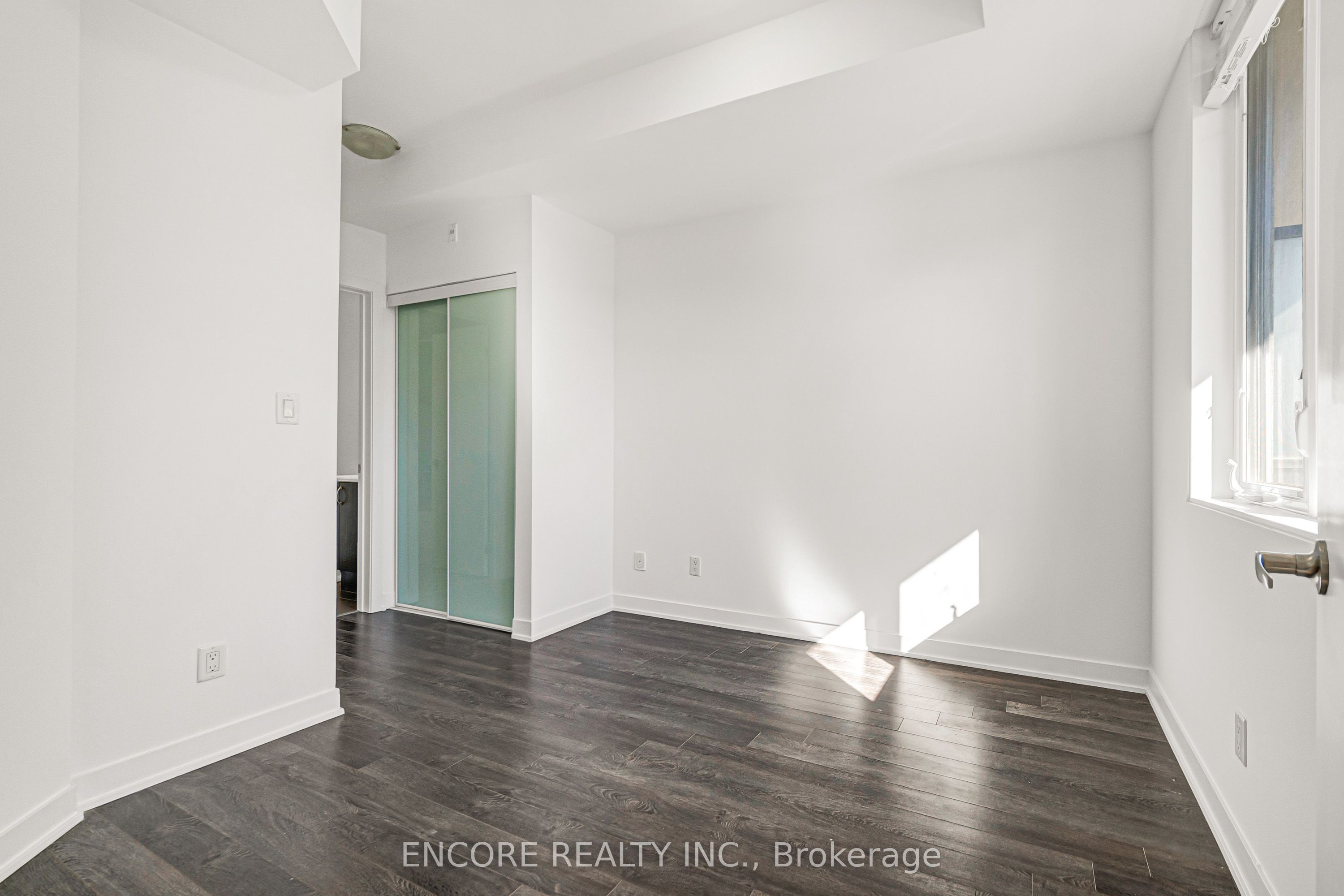 3560 St Clair Avenue E 215 Property Photo 27