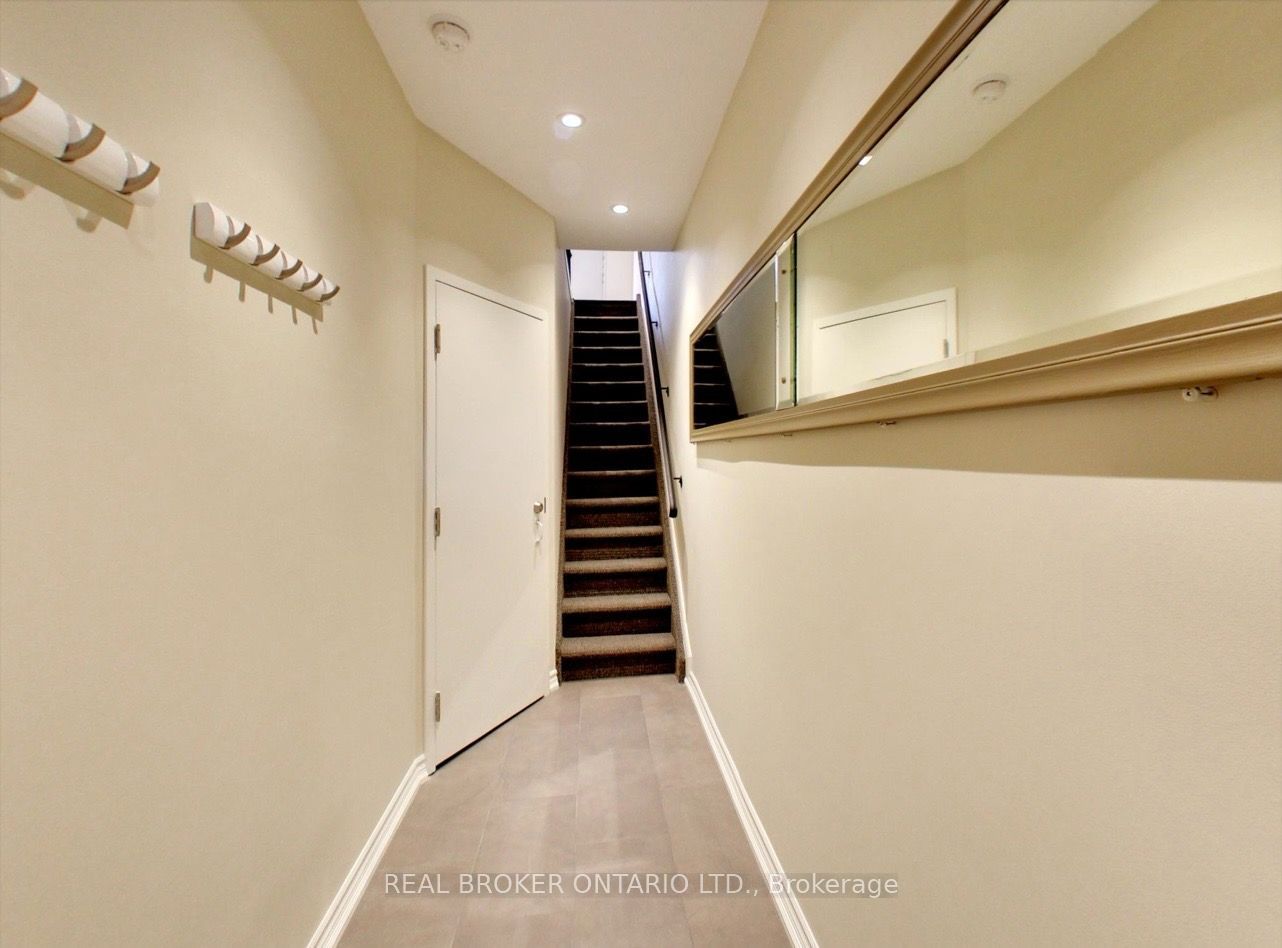 68 Redwood Avenue Upper Property Photo 3