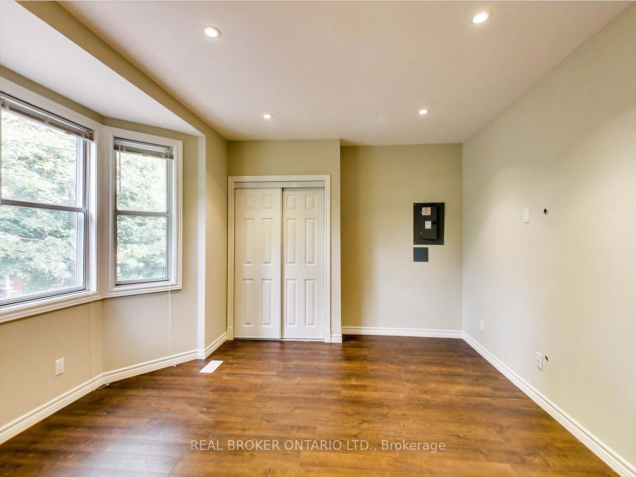68 Redwood Avenue Upper Property Photo 8