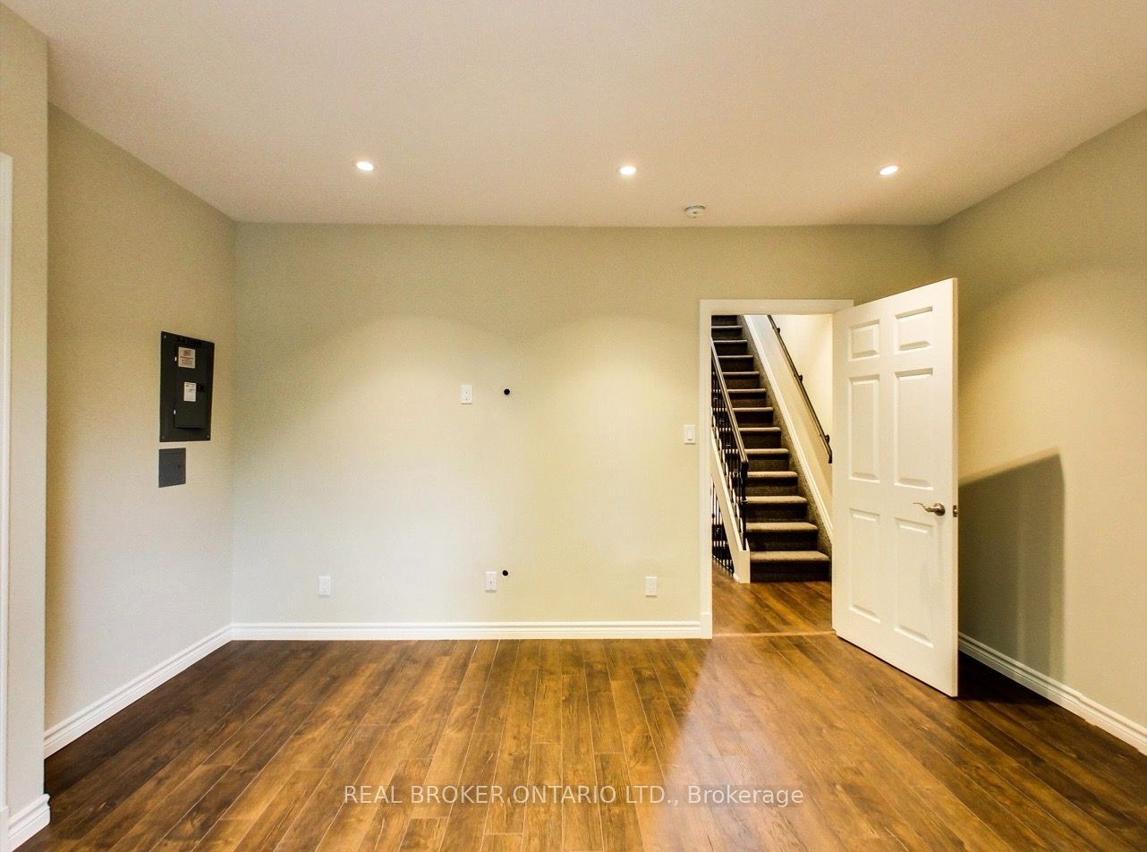 68 Redwood Avenue Upper Property Photo 11