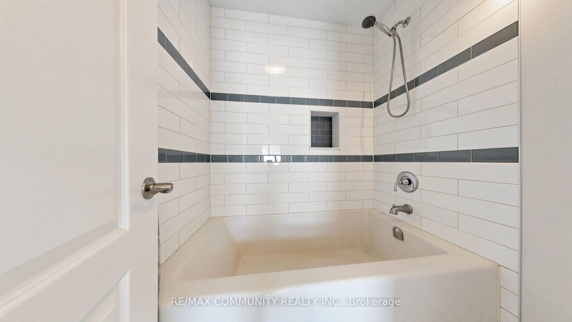 118 Harewood Avenue Property Photo 33