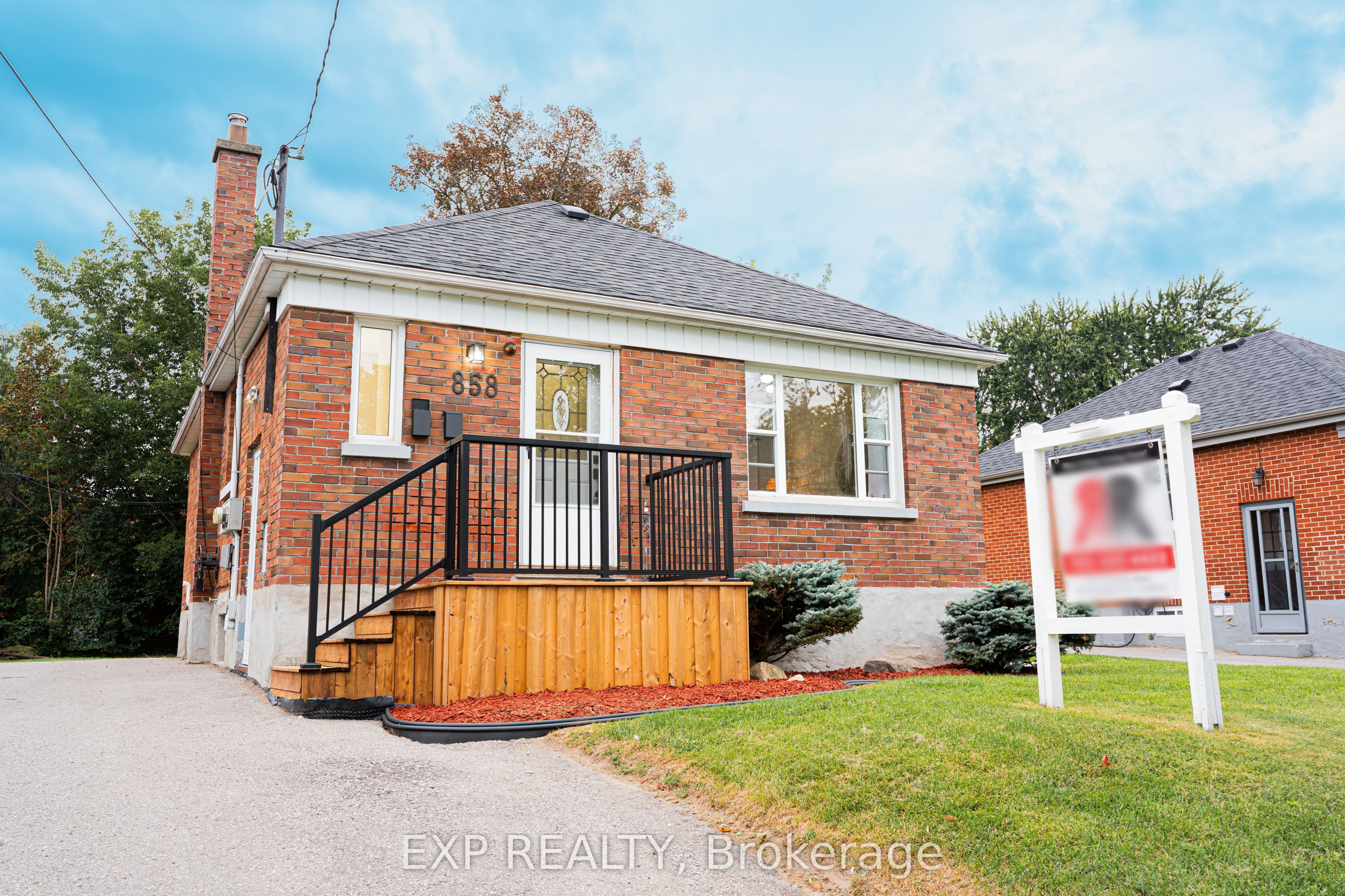 858 Grierson Street Property Photo 1