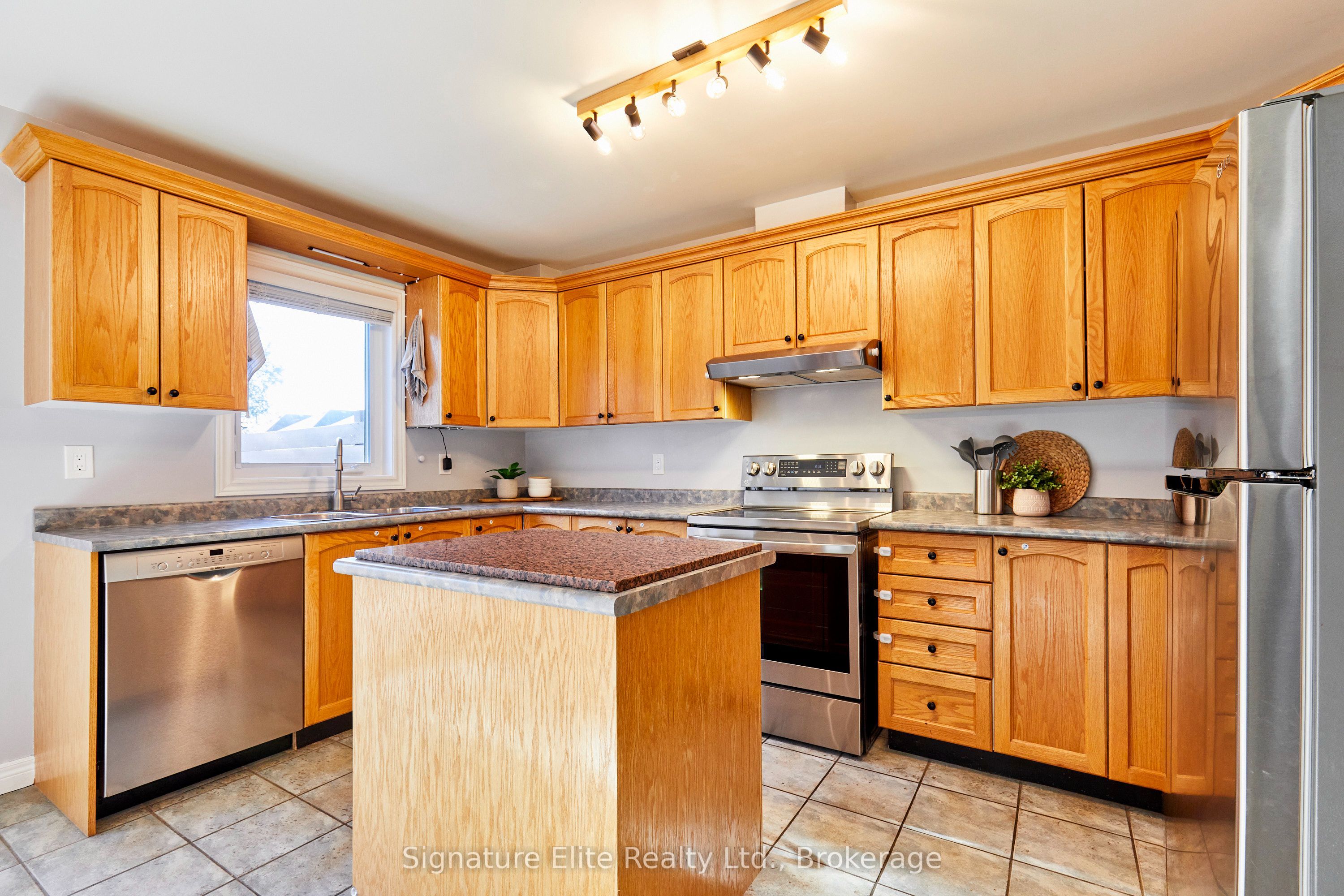 76 Brinloor Boulevard Property Photo 11