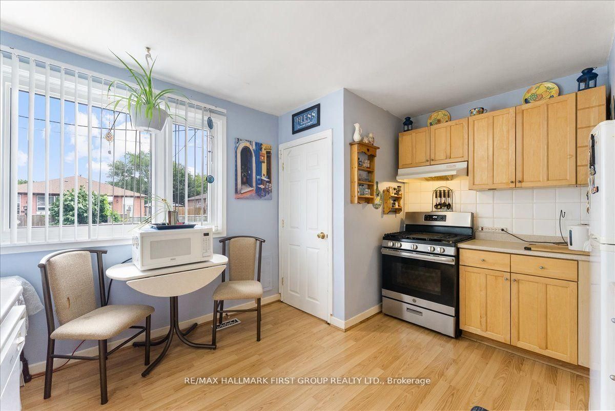 1014 Dunlop Street E Property Photo 8