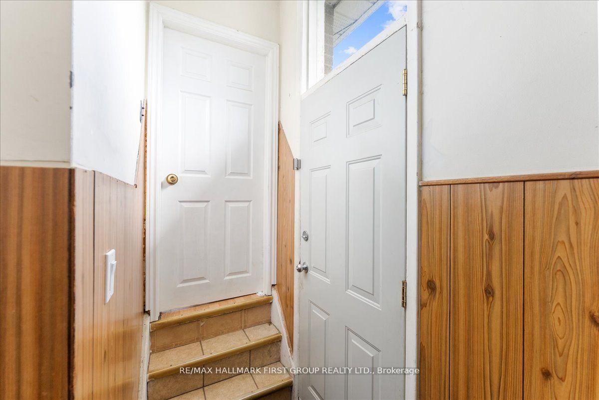 1014 Dunlop Street E Property Photo 14
