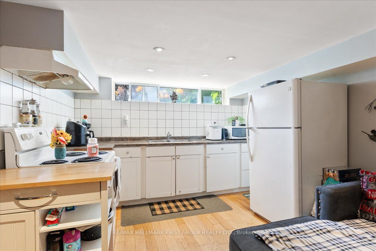 1014 Dunlop Street E Property Photo 17