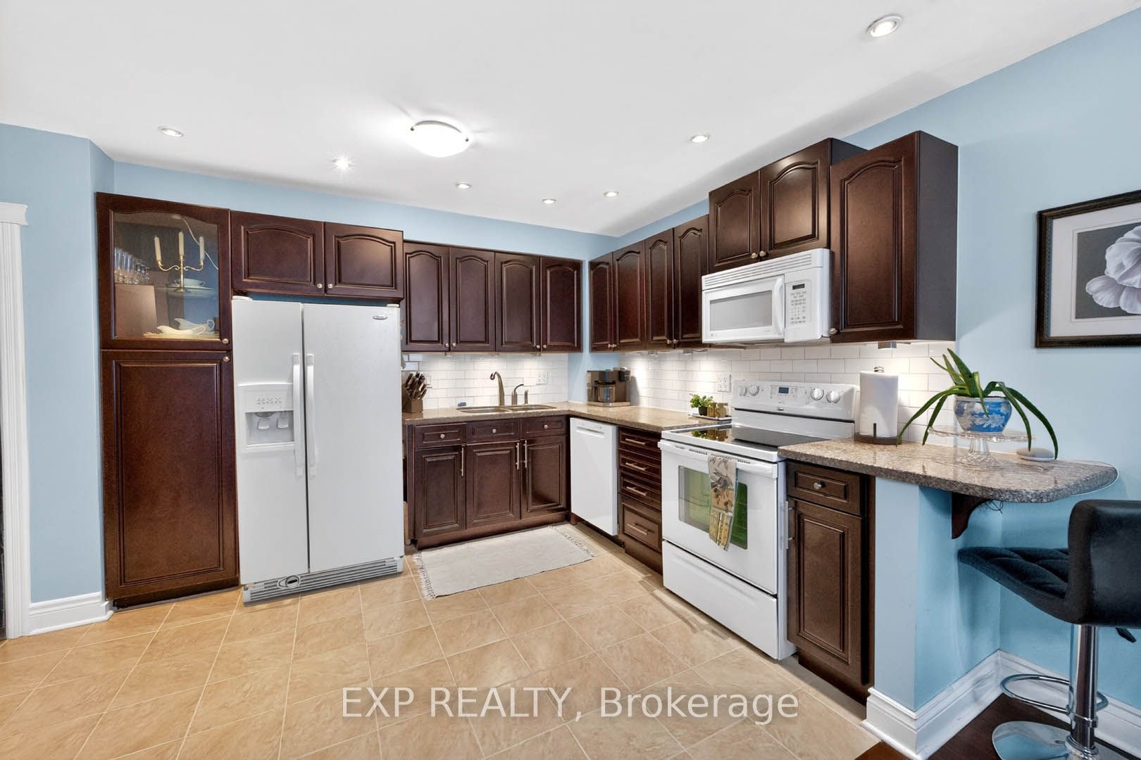 925 Bayly Street 36 Property Photo 17