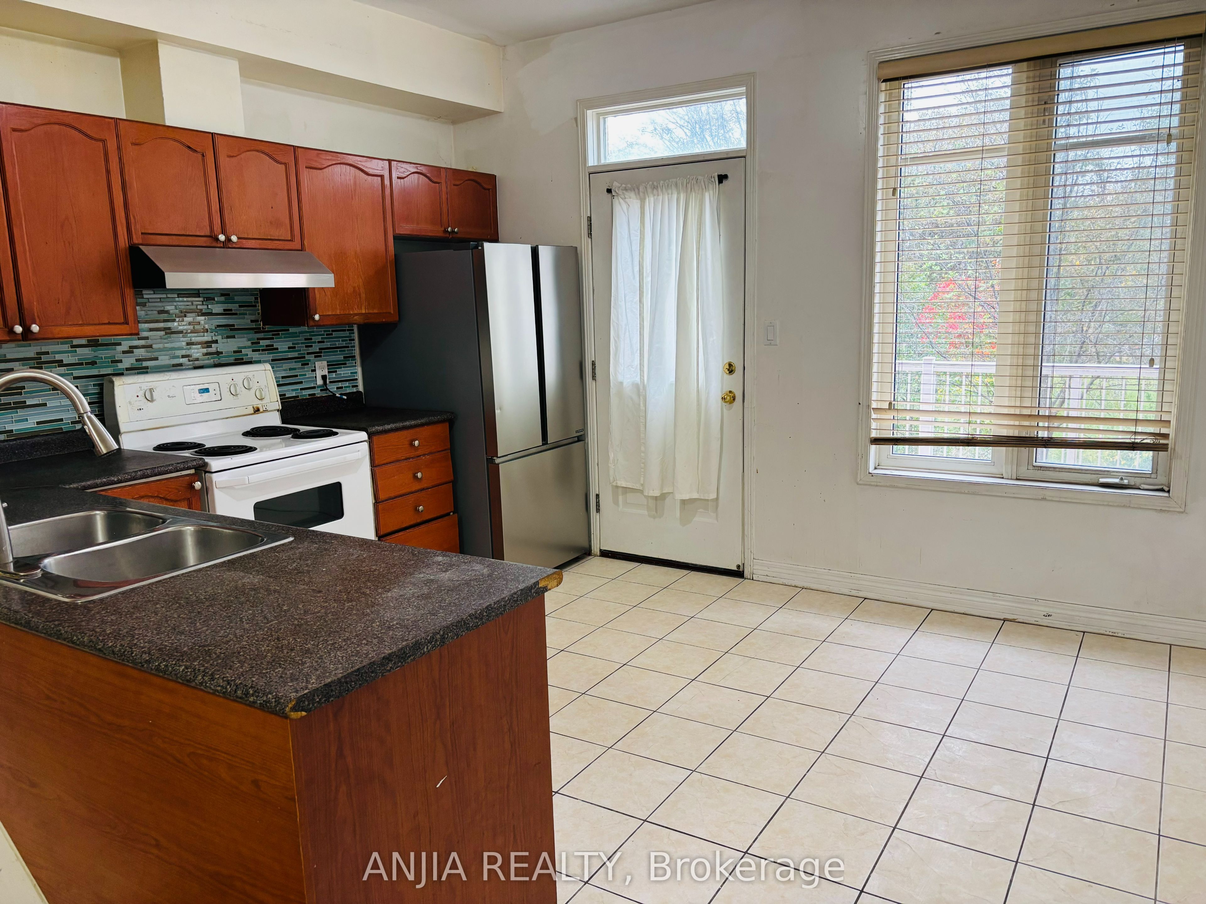 901 Kennedy Road 40 Property Photo 4