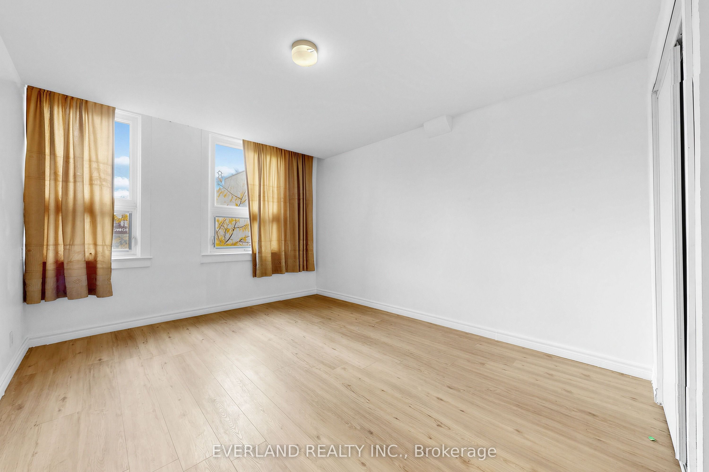 20 King Street E A Property Photo 7