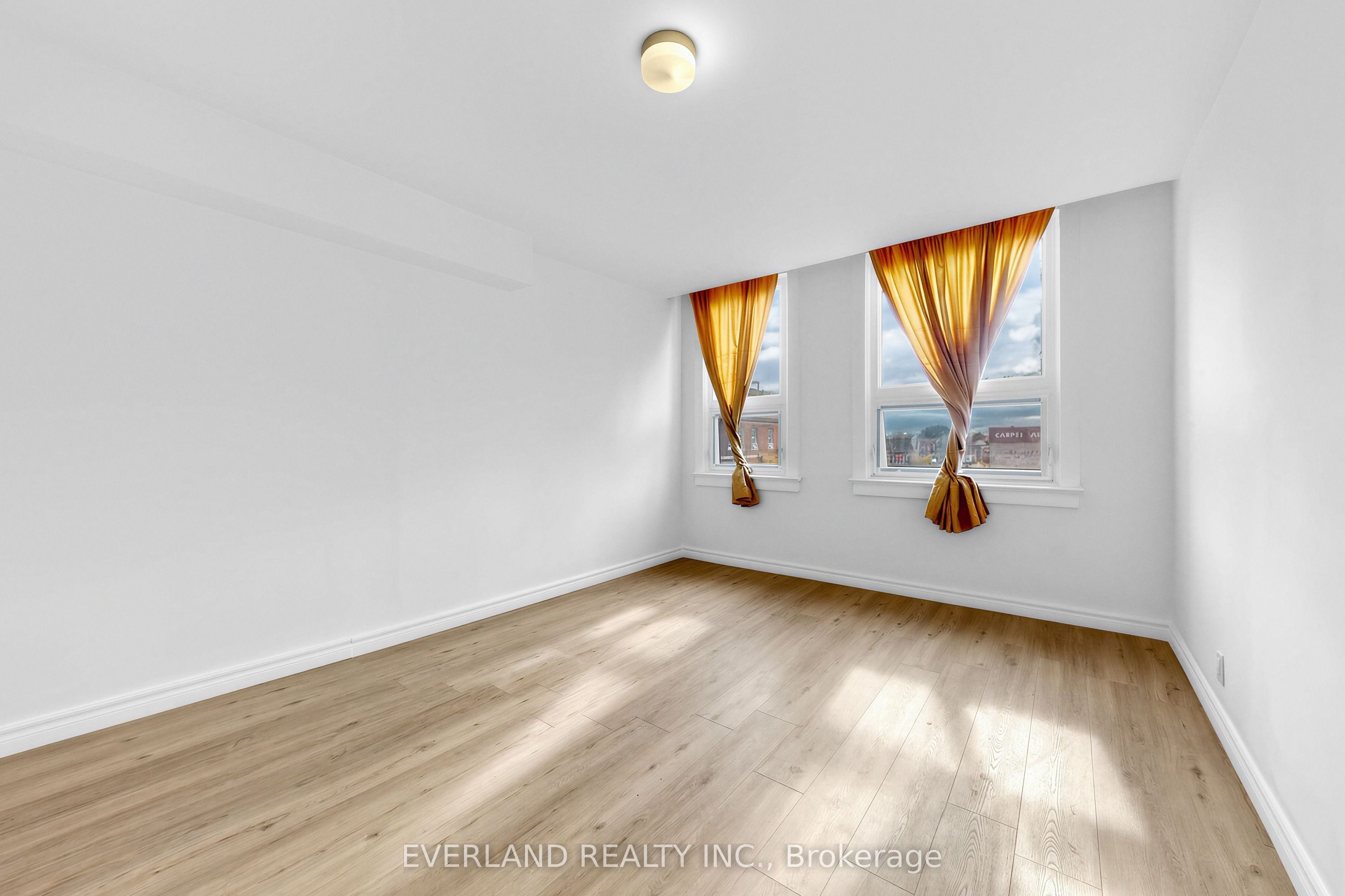 20 King Street E A Property Photo 9
