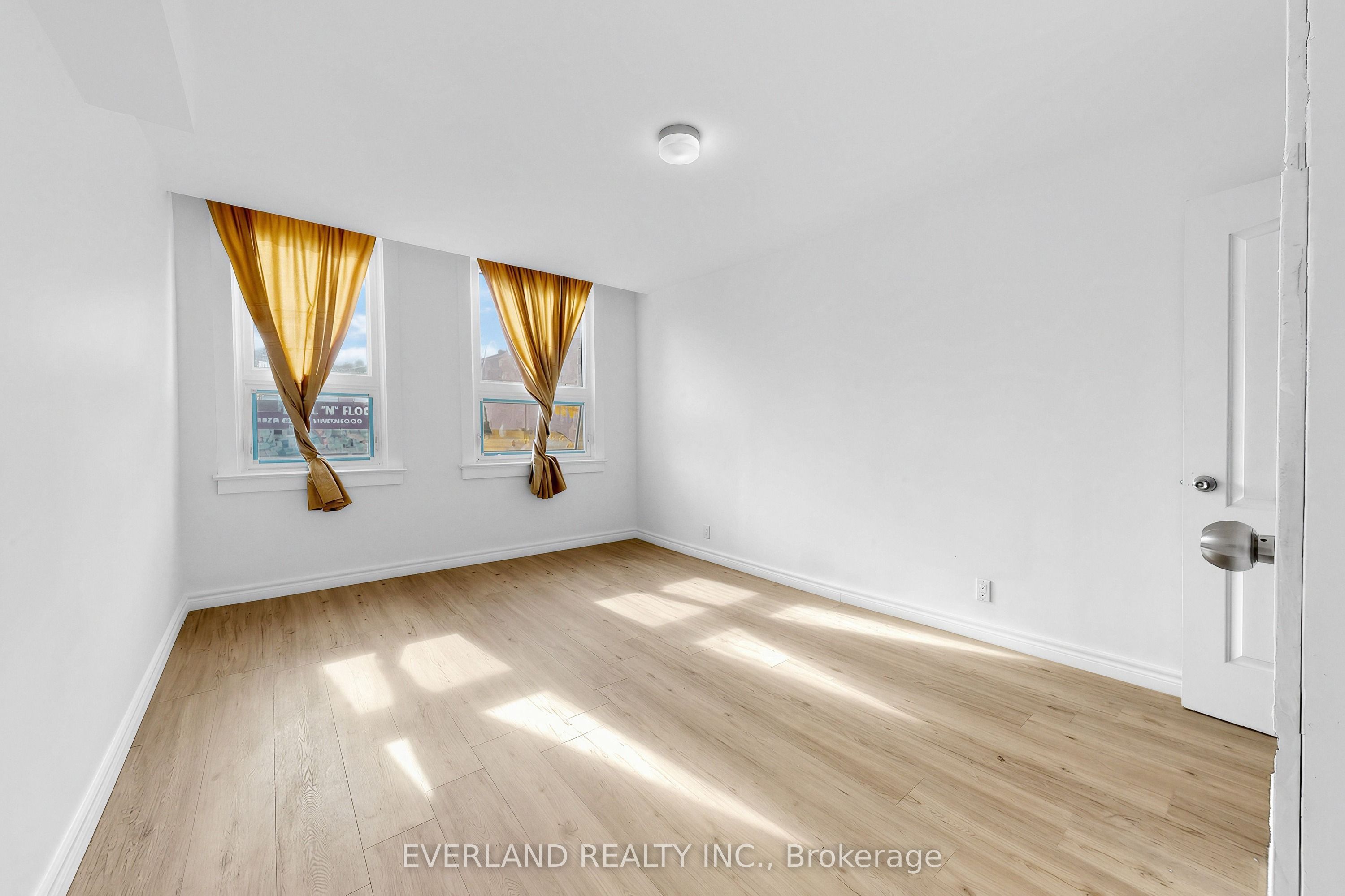 20 King Street E A Property Photo 10
