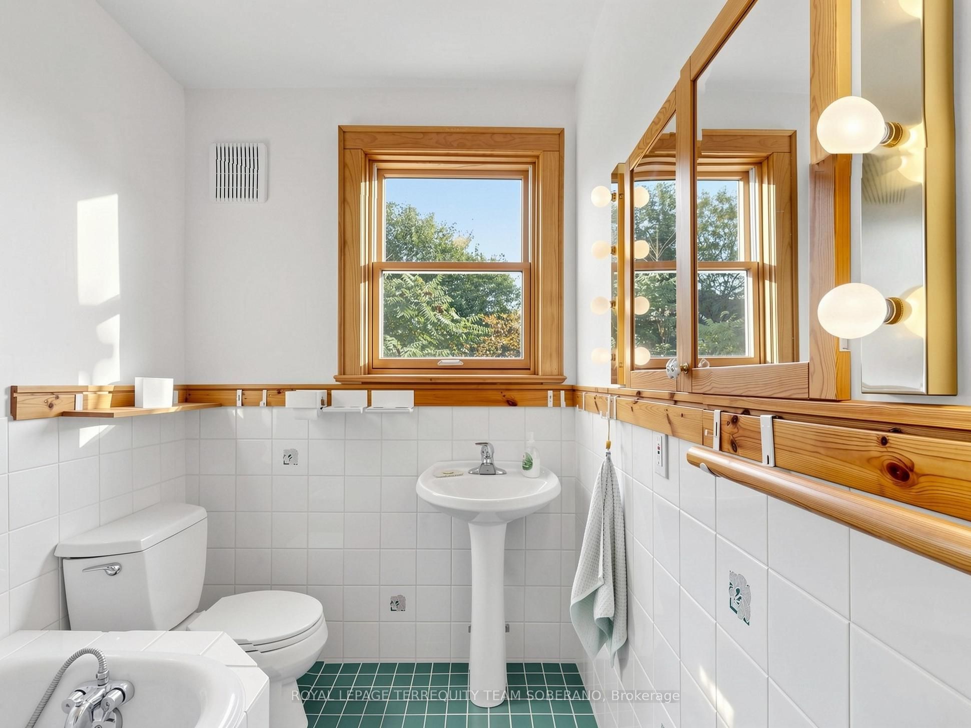 61 Secord Avenue Property Photo 35