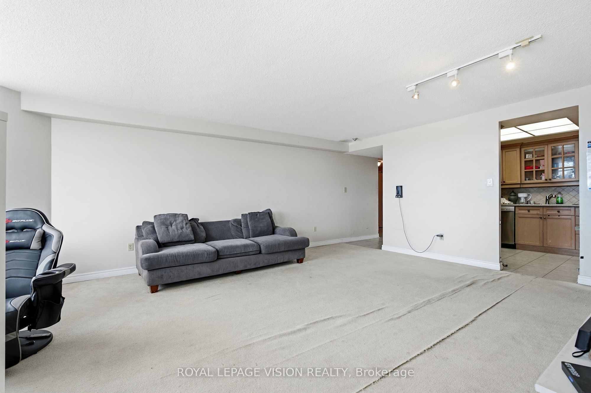 10 Dean Park Road 319 Property Photo 10