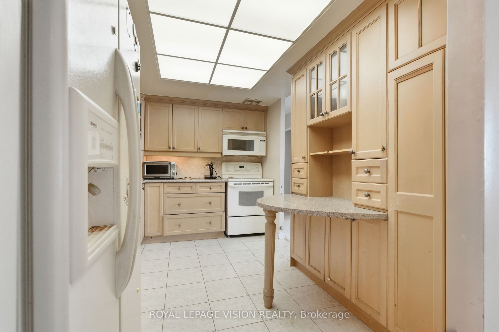 10 Dean Park Road 319 Property Photo 11