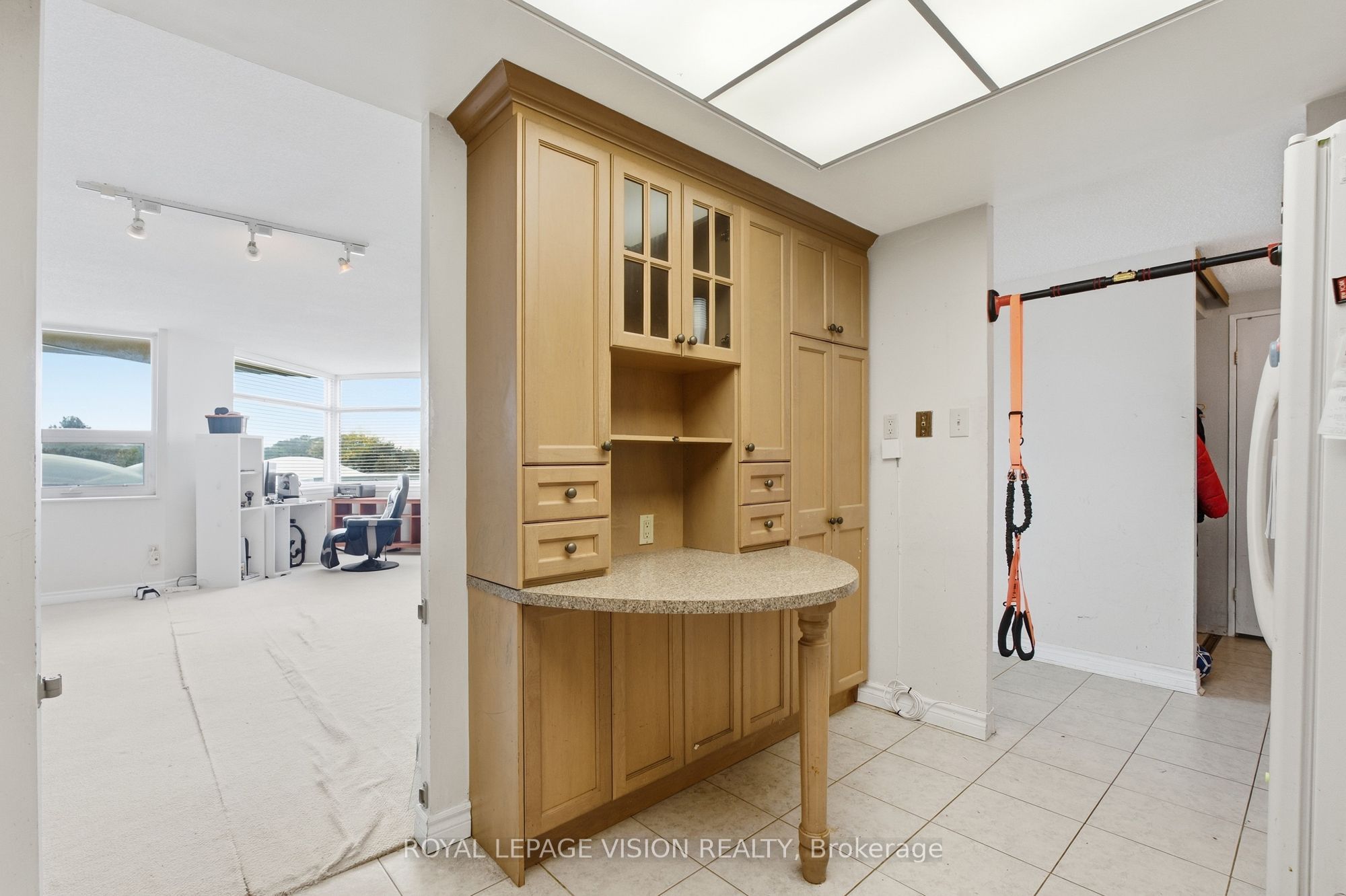 10 Dean Park Road 319 Property Photo 12