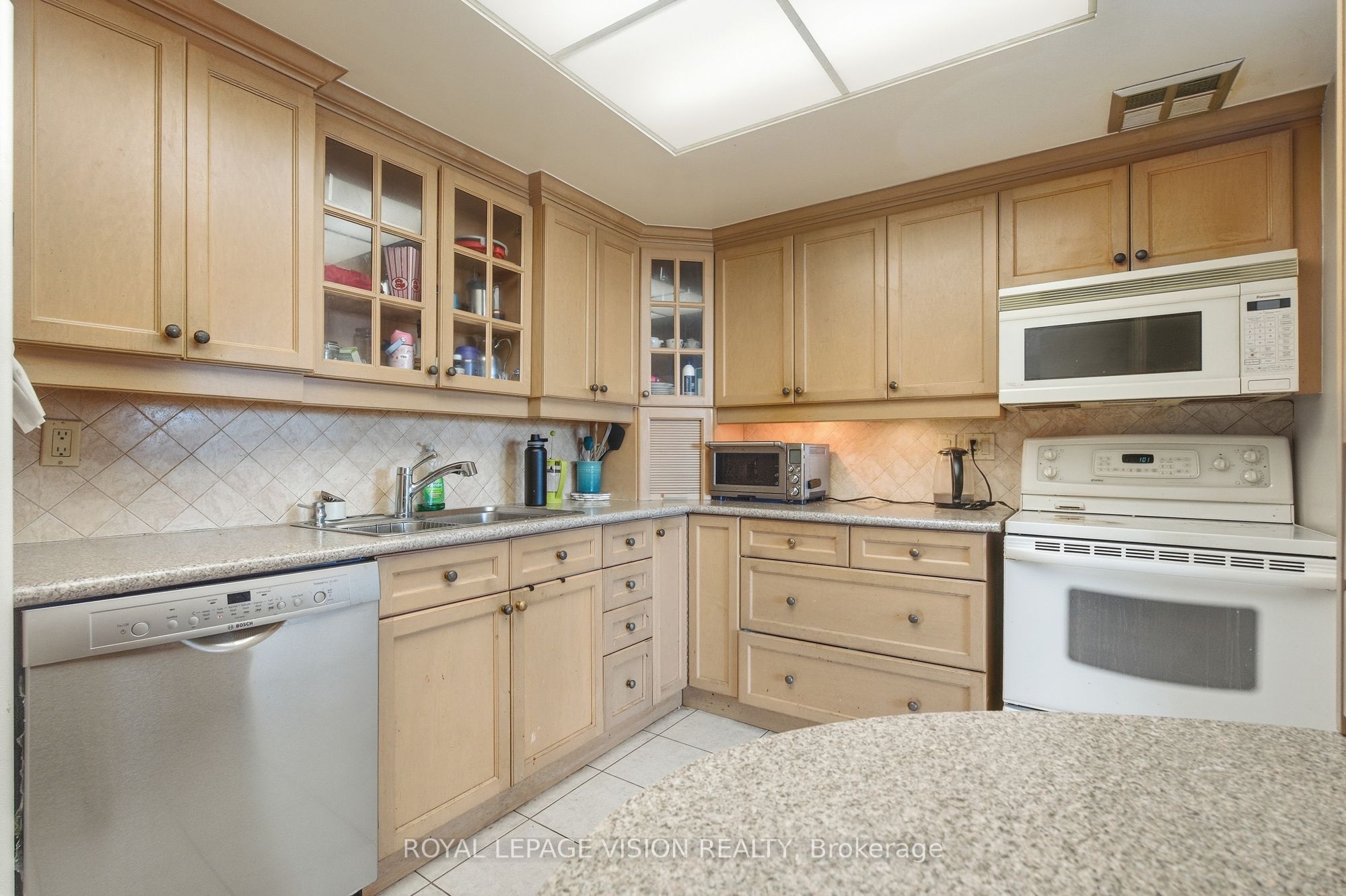 10 Dean Park Road 319 Property Photo 14