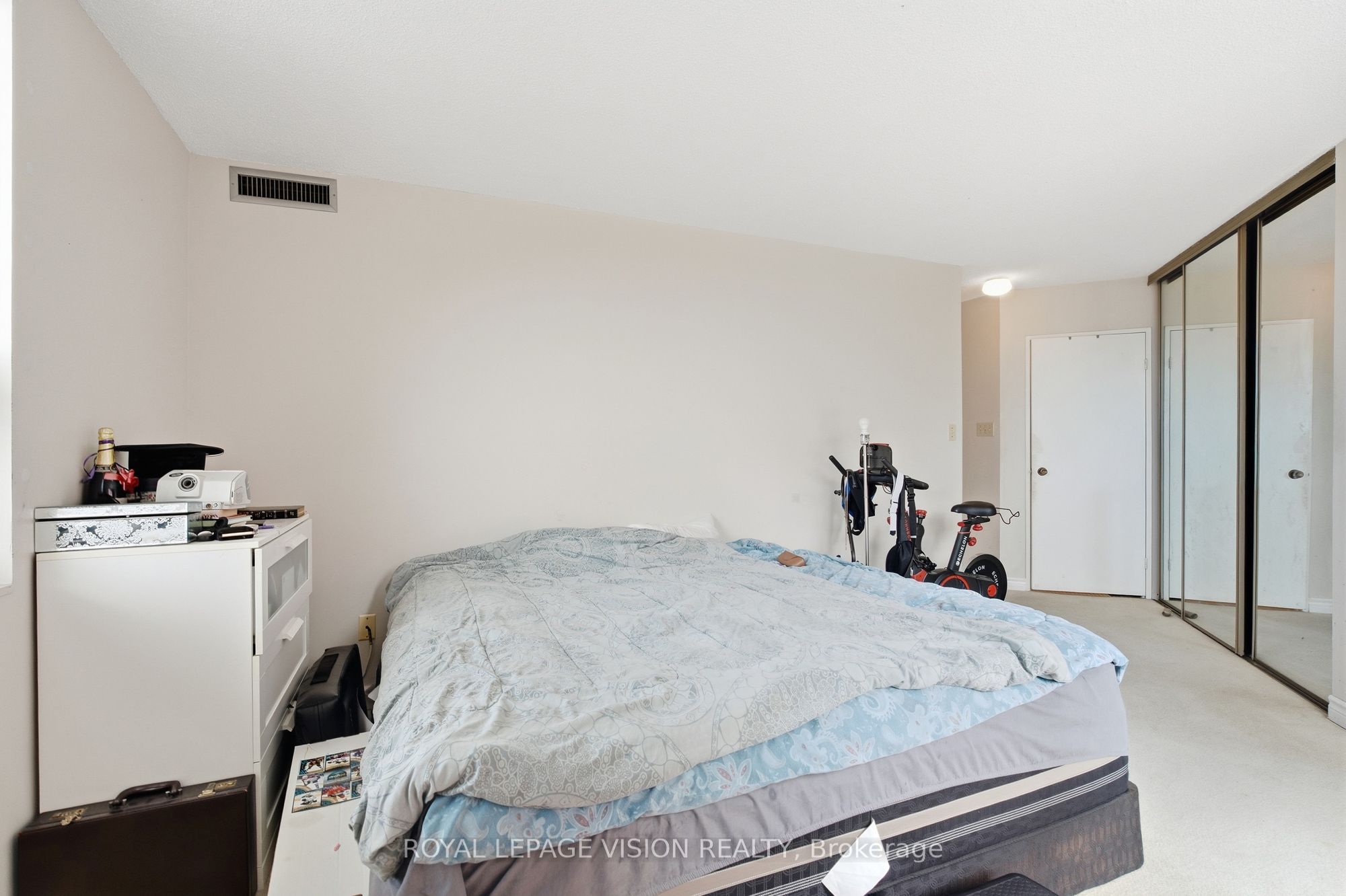 10 Dean Park Road 319 Property Photo 16