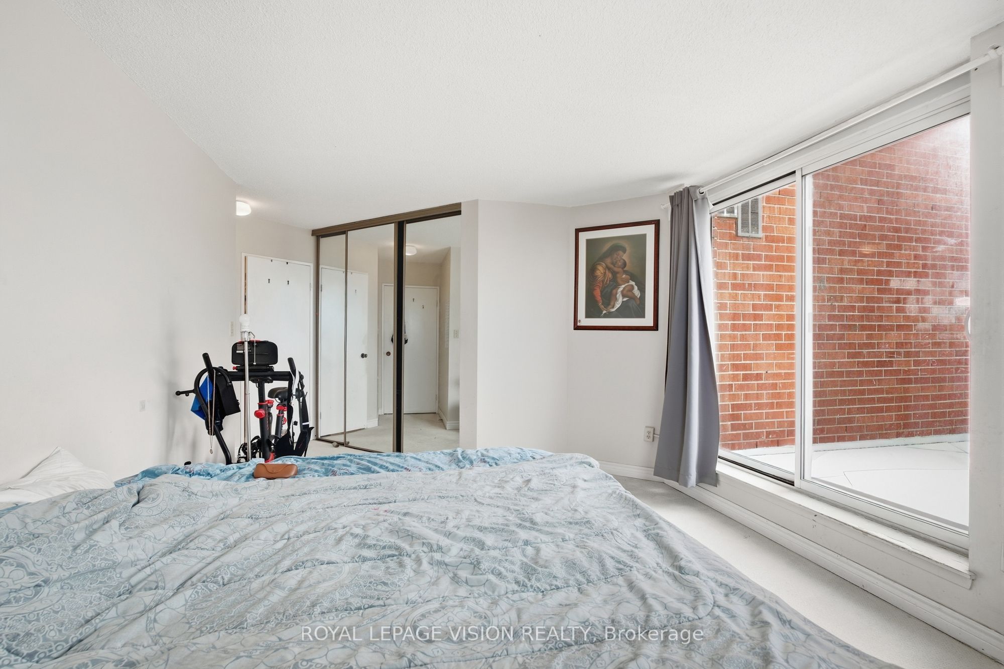 10 Dean Park Road 319 Property Photo 17