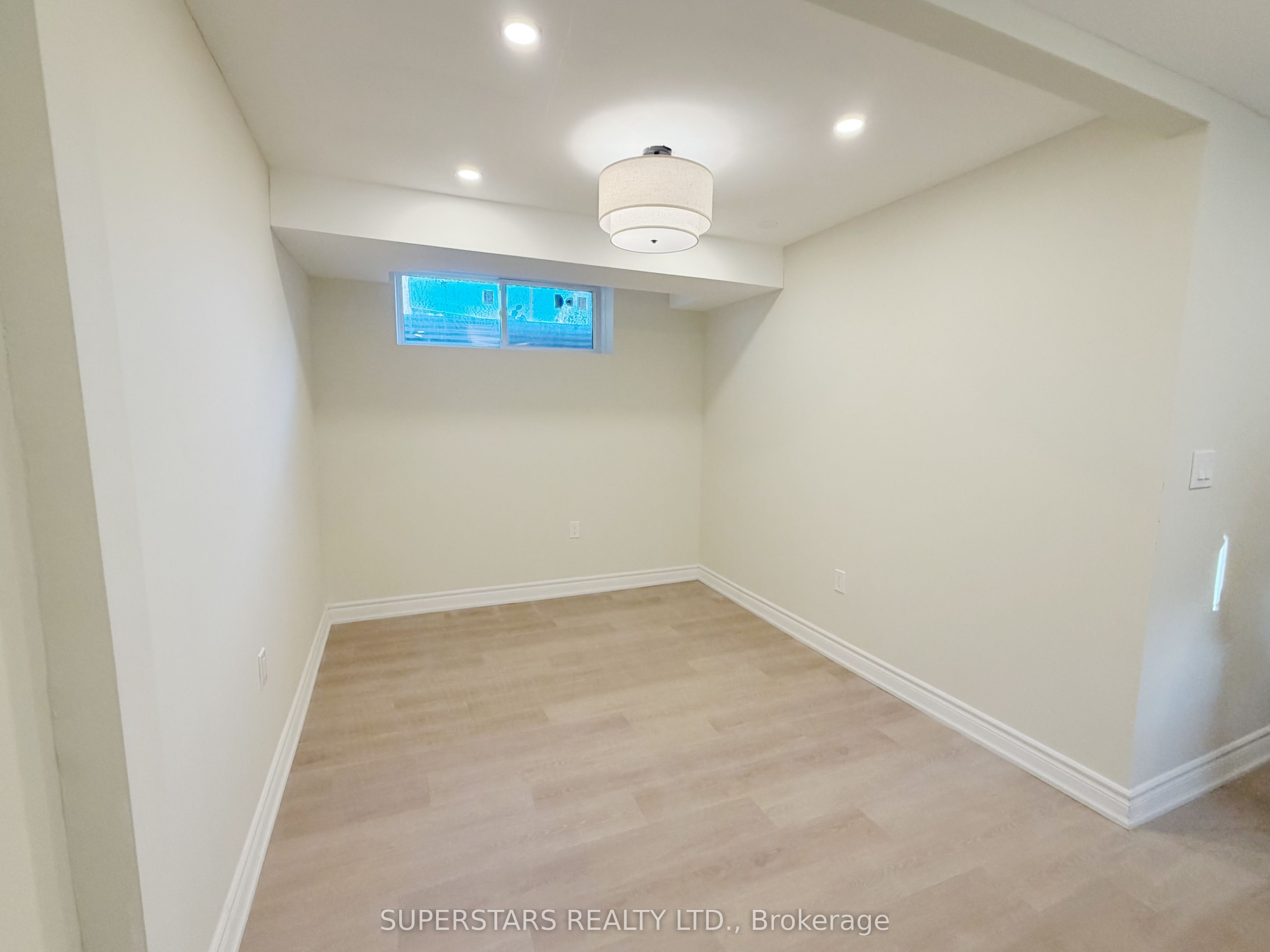 243 Goldhawk Trail Bsmt Property Photo 6