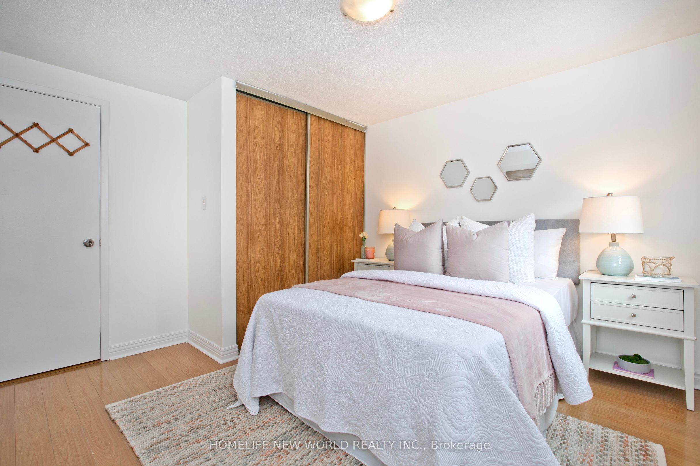 60 James Park Square Property Photo 28