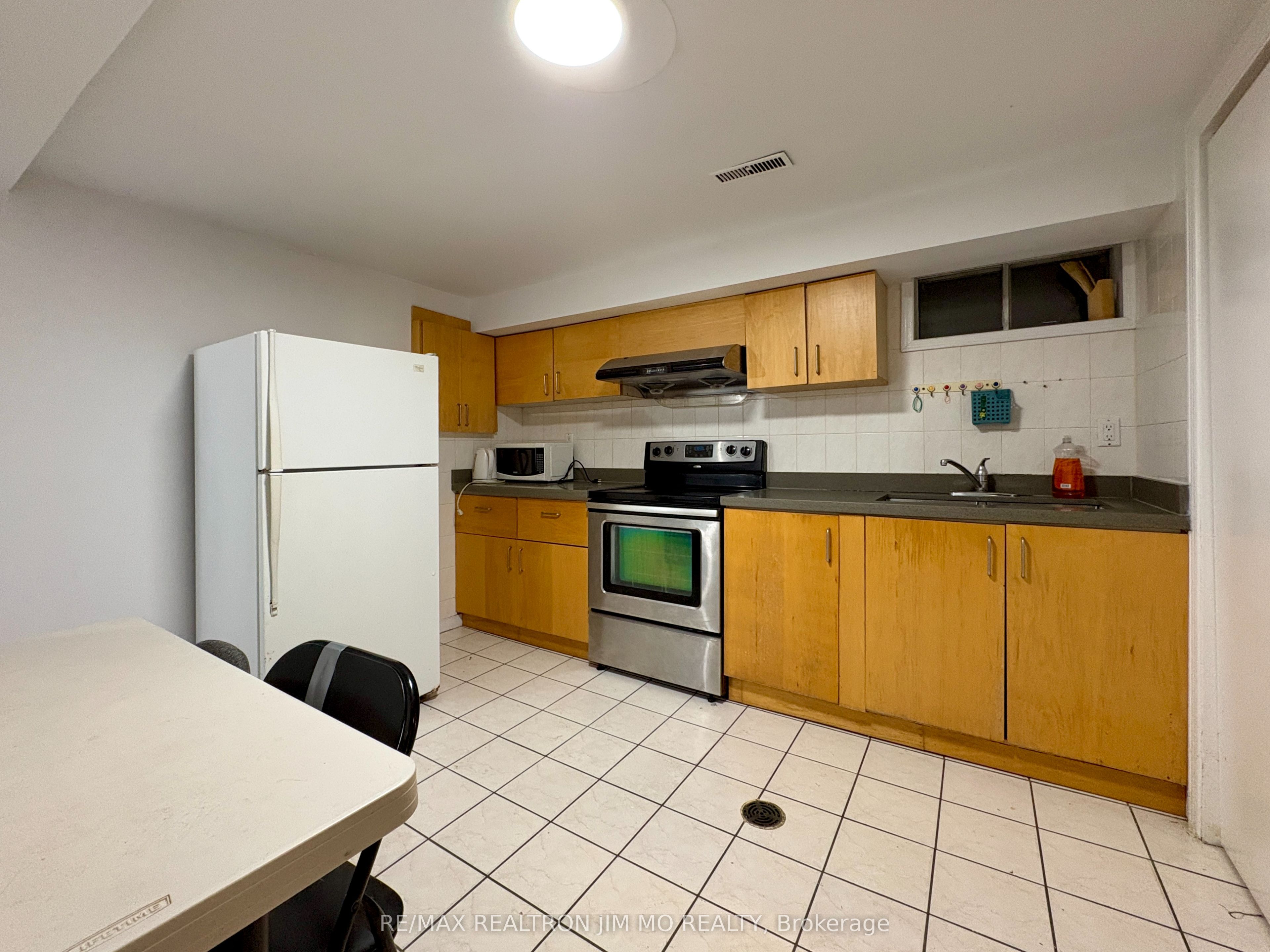 39 Hartleywood Drive Basement Property Photo 10