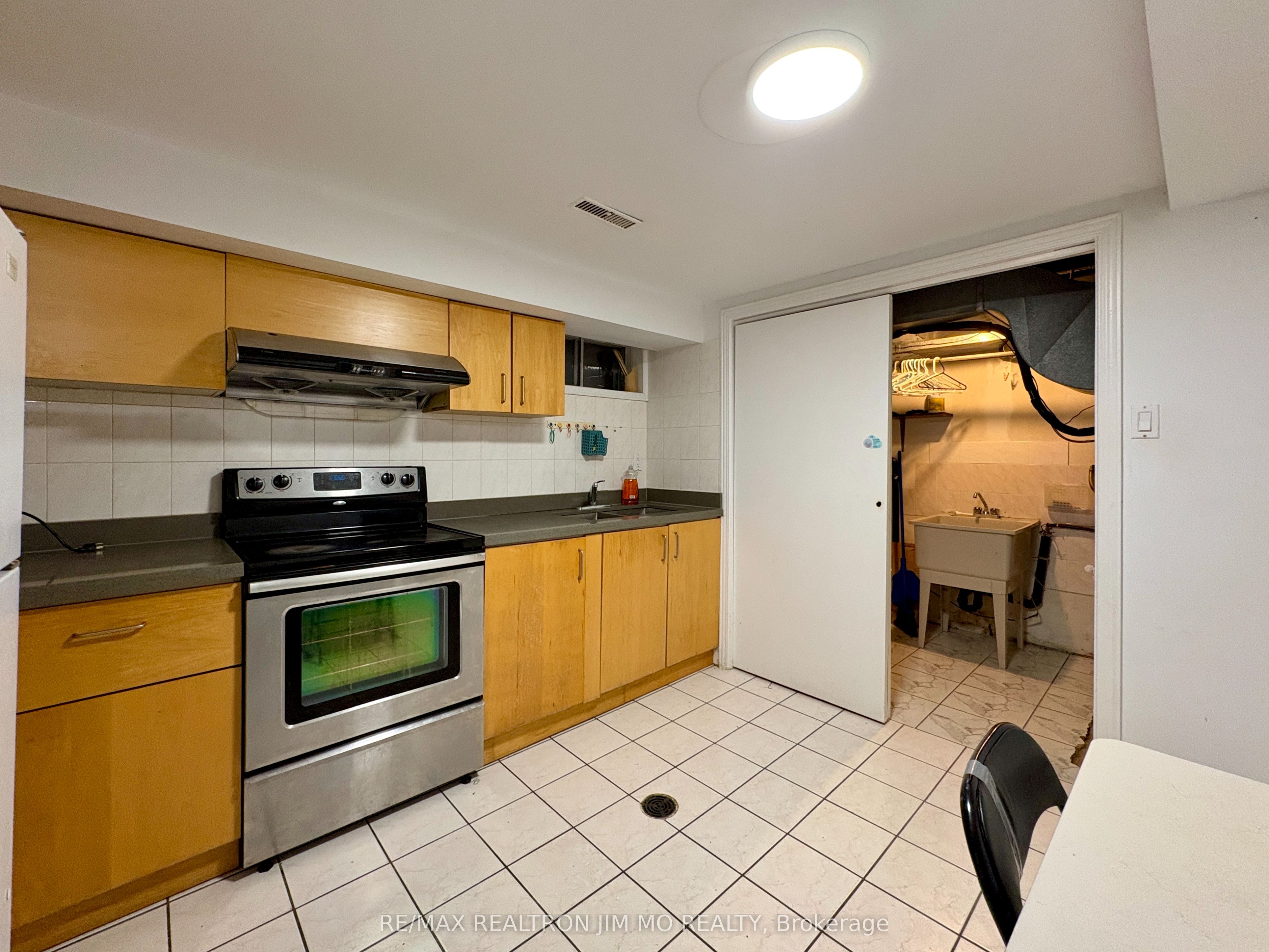 39 Hartleywood Drive Basement Property Photo 11