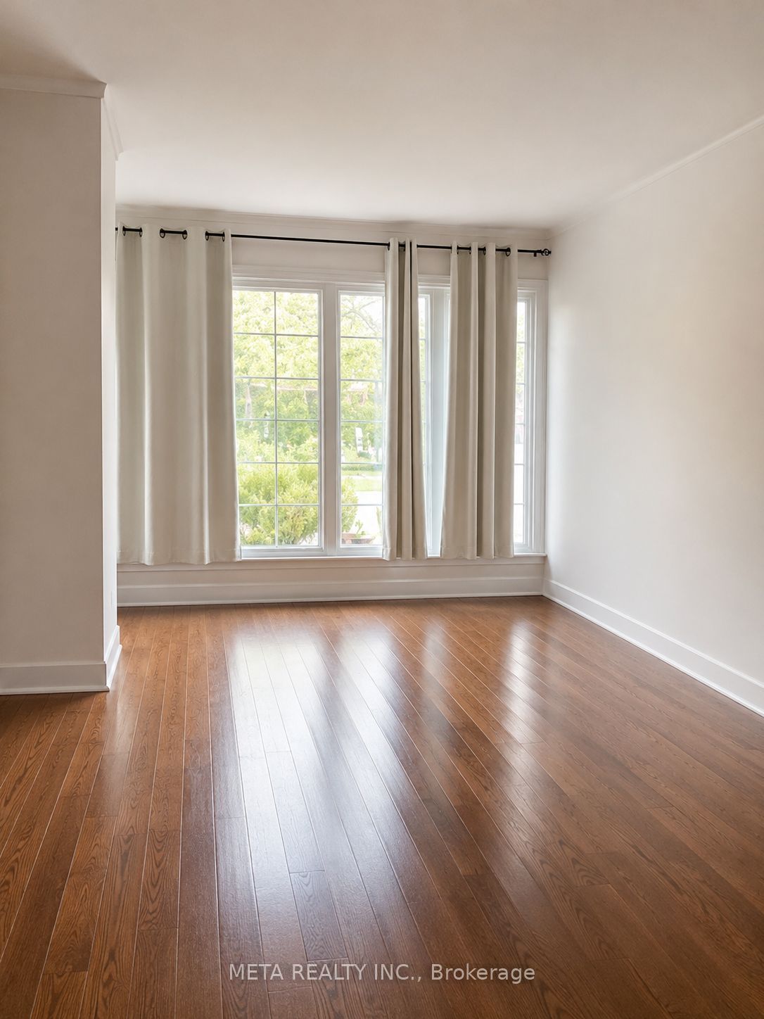 540 Mccowan Road Main Floor Property Photo 2