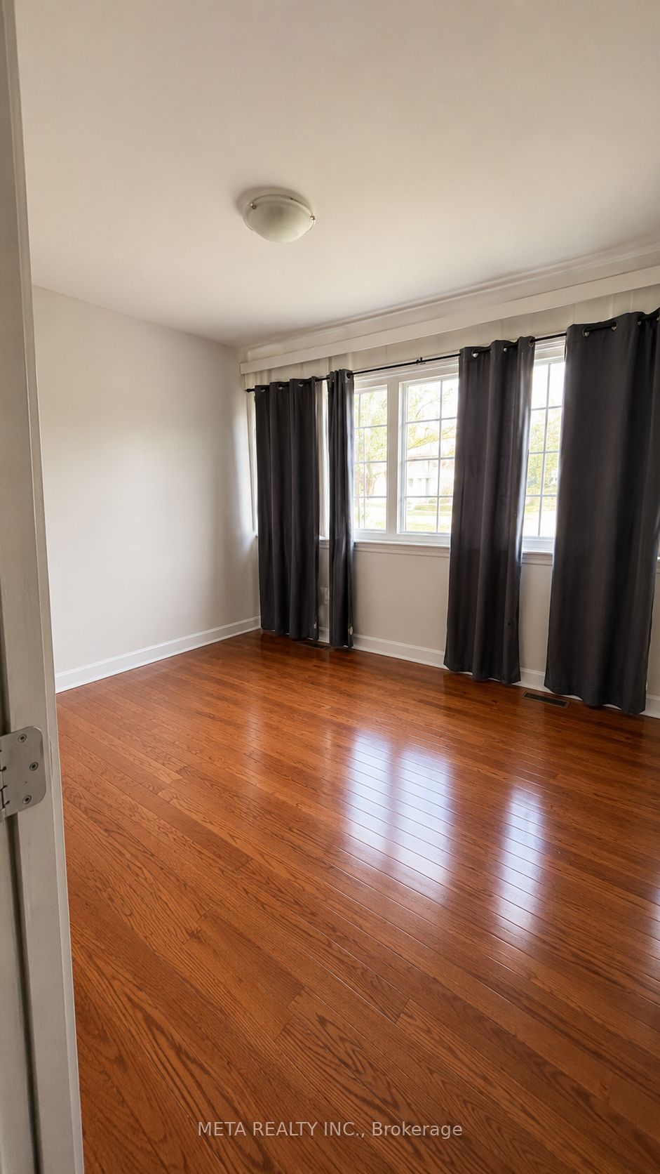 540 Mccowan Road Main Floor Property Photo 3