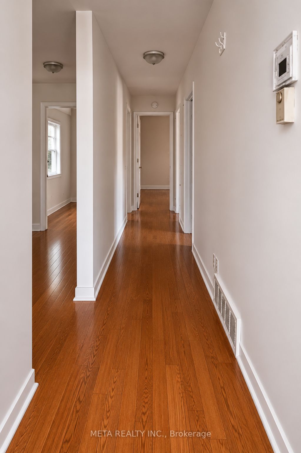 540 Mccowan Road Main Floor Property Photo 4