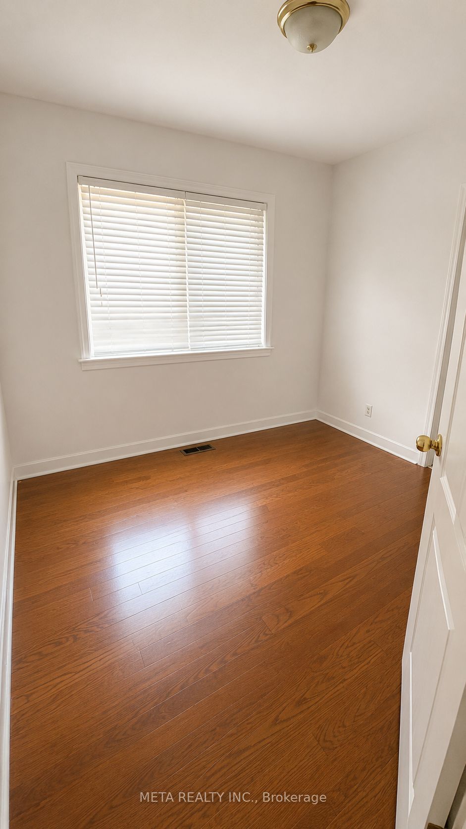 540 Mccowan Road Main Floor Property Photo 9