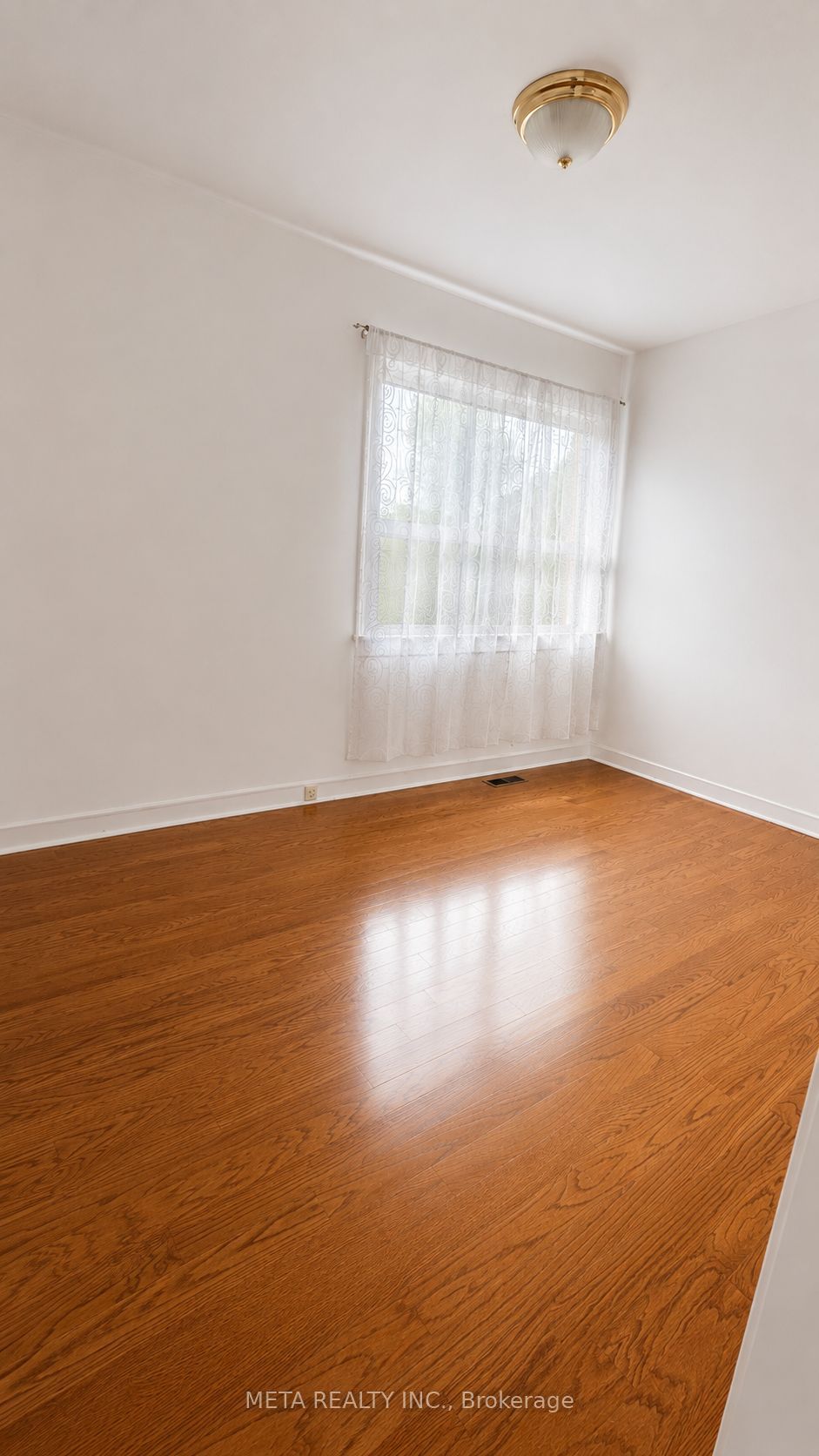 540 Mccowan Road Main Floor Property Photo 13