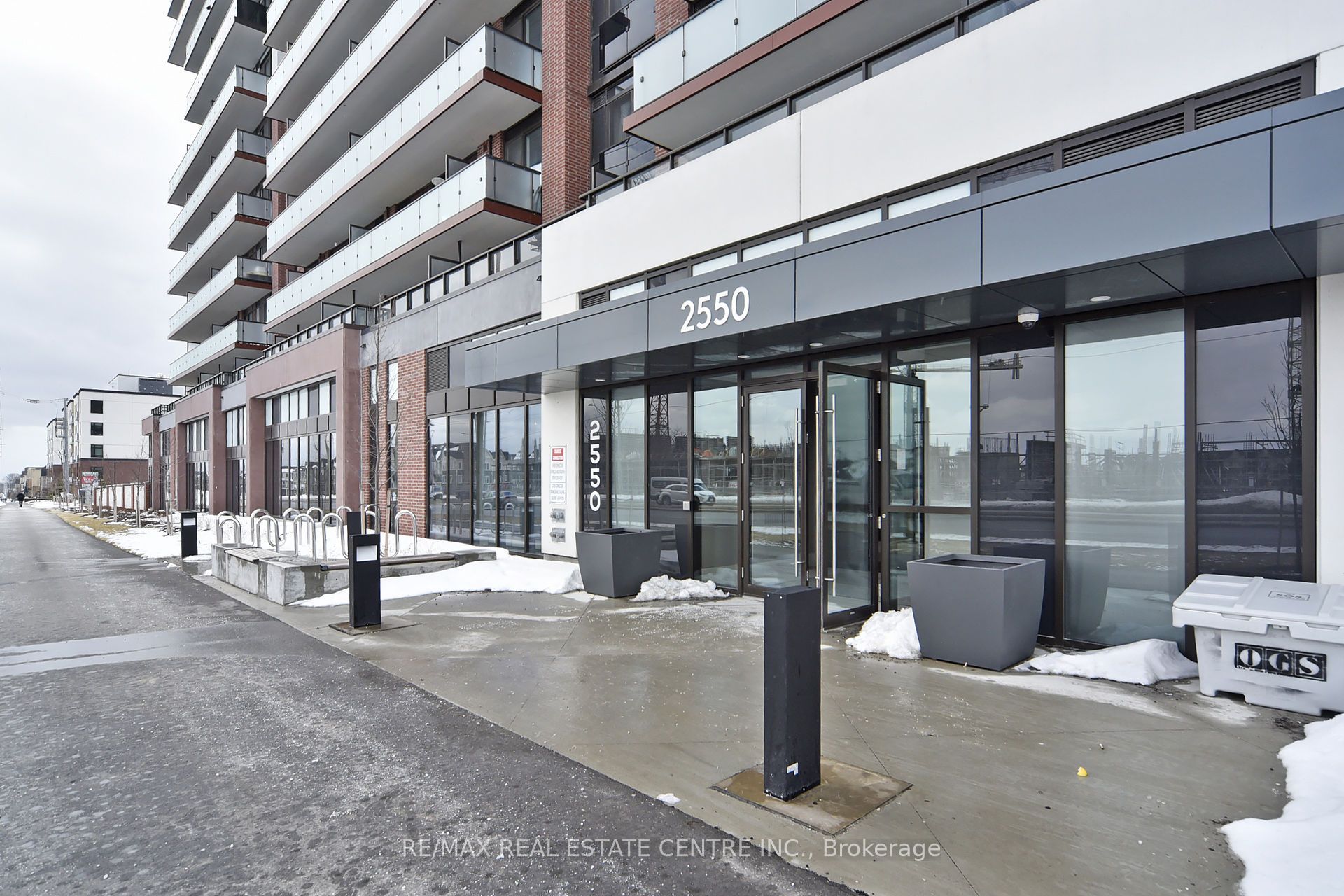 2550 Simcoe Street 1216 Property Photo 2