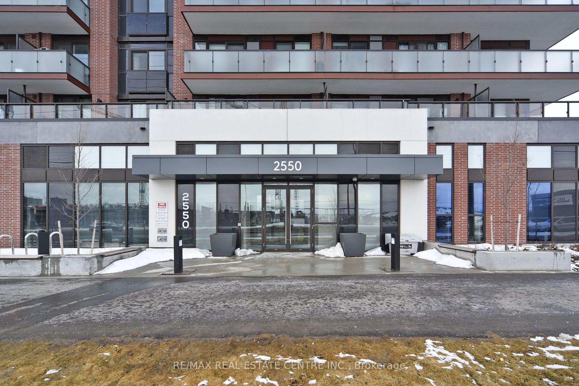 2550 Simcoe Street 1216 Property Photo 3