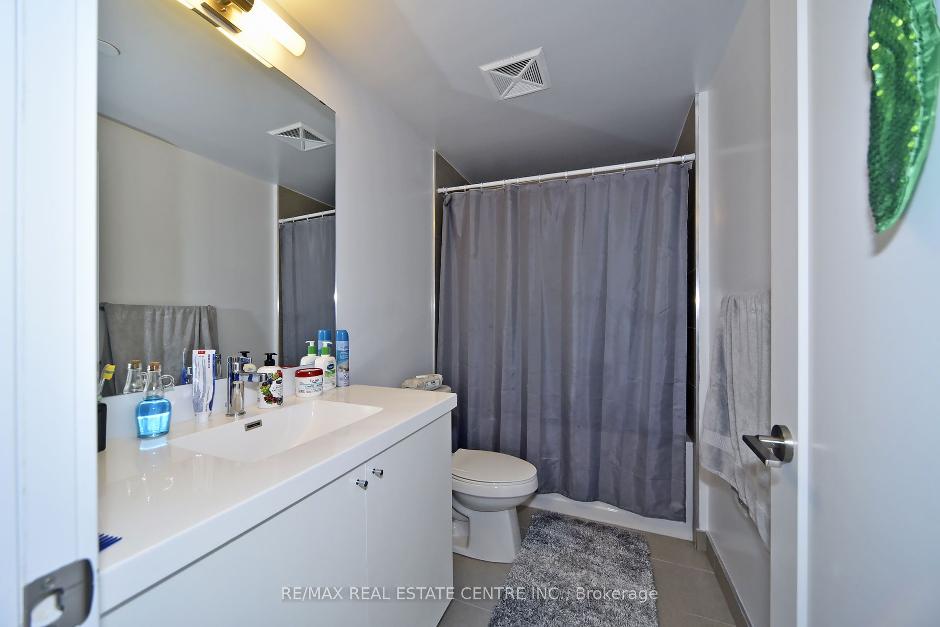 2550 Simcoe Street 1216 Property Photo 21