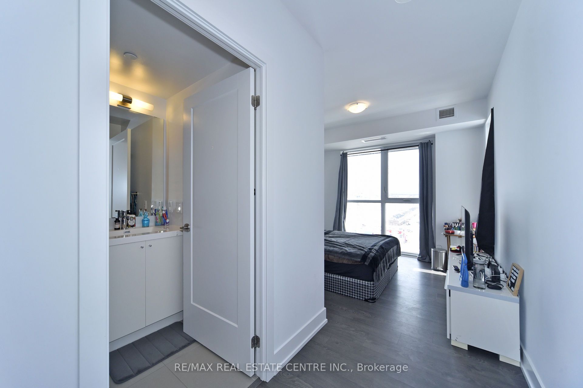 2550 Simcoe Street 1216 Property Photo 25