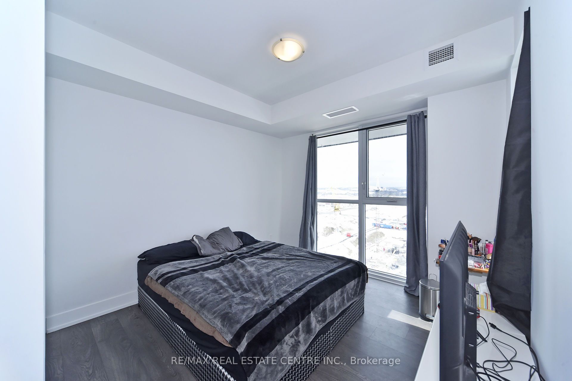 2550 Simcoe Street 1216 Property Photo 26