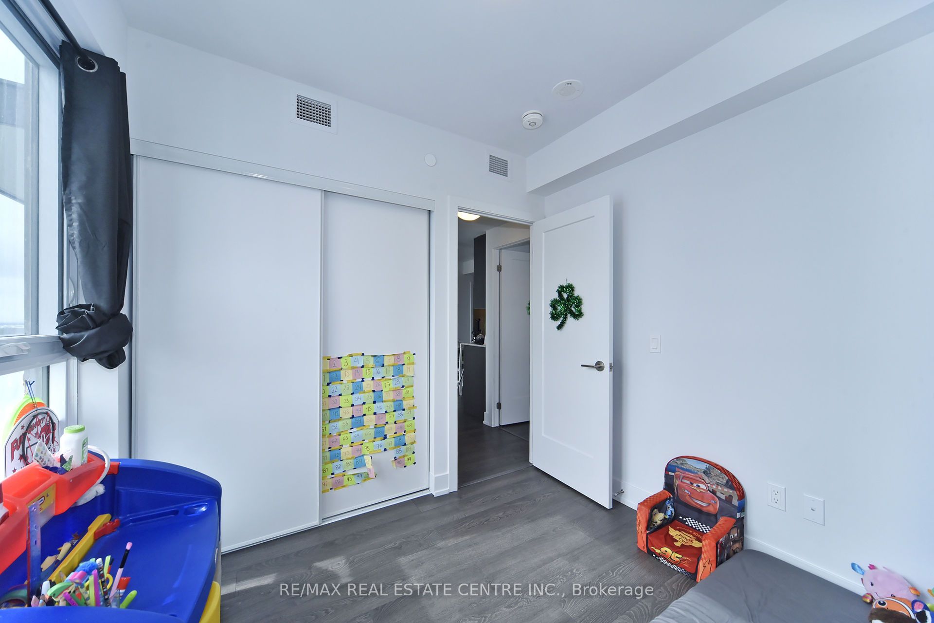 2550 Simcoe Street 1216 Property Photo 32
